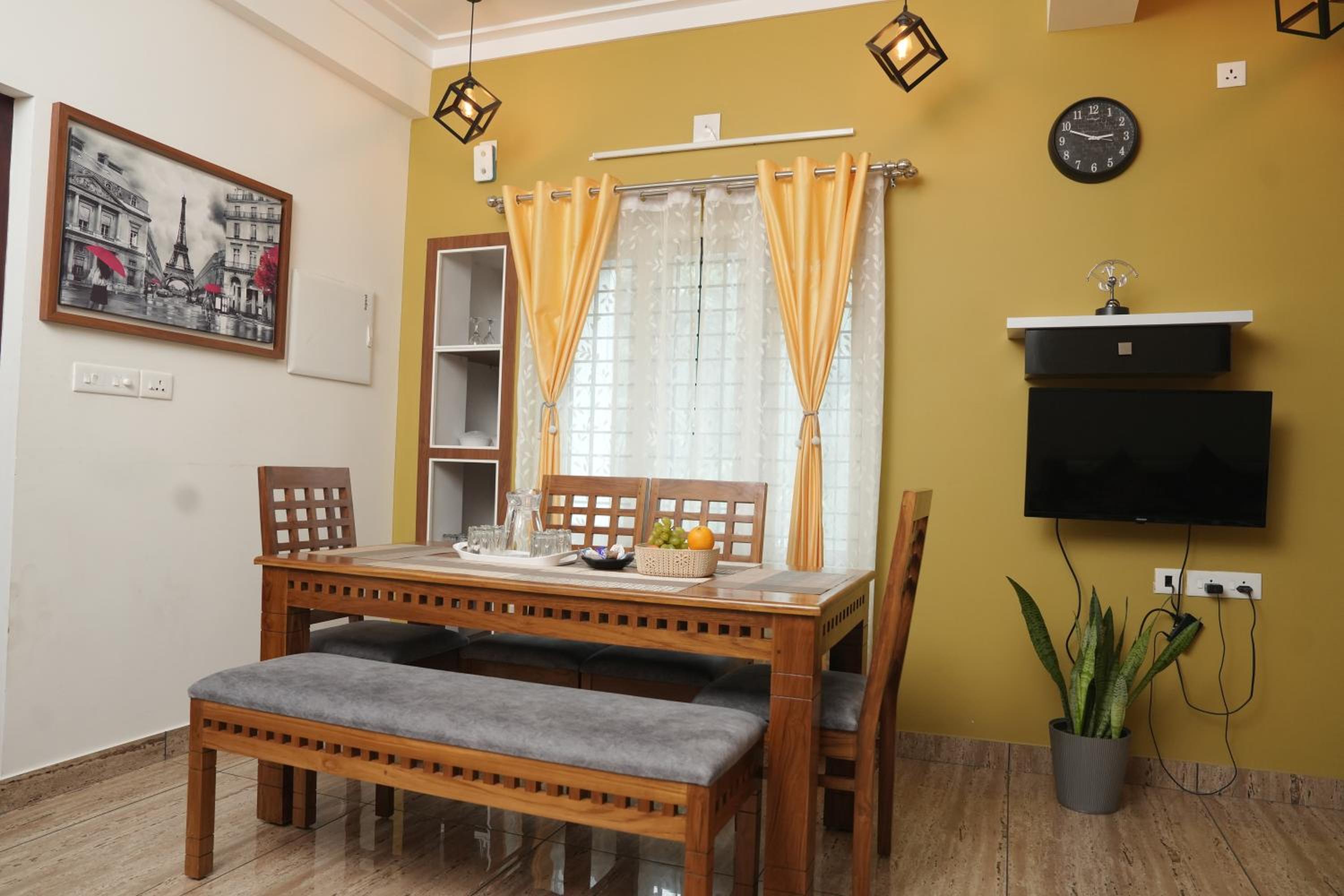 Apartment with View and Balcony - Photo 2