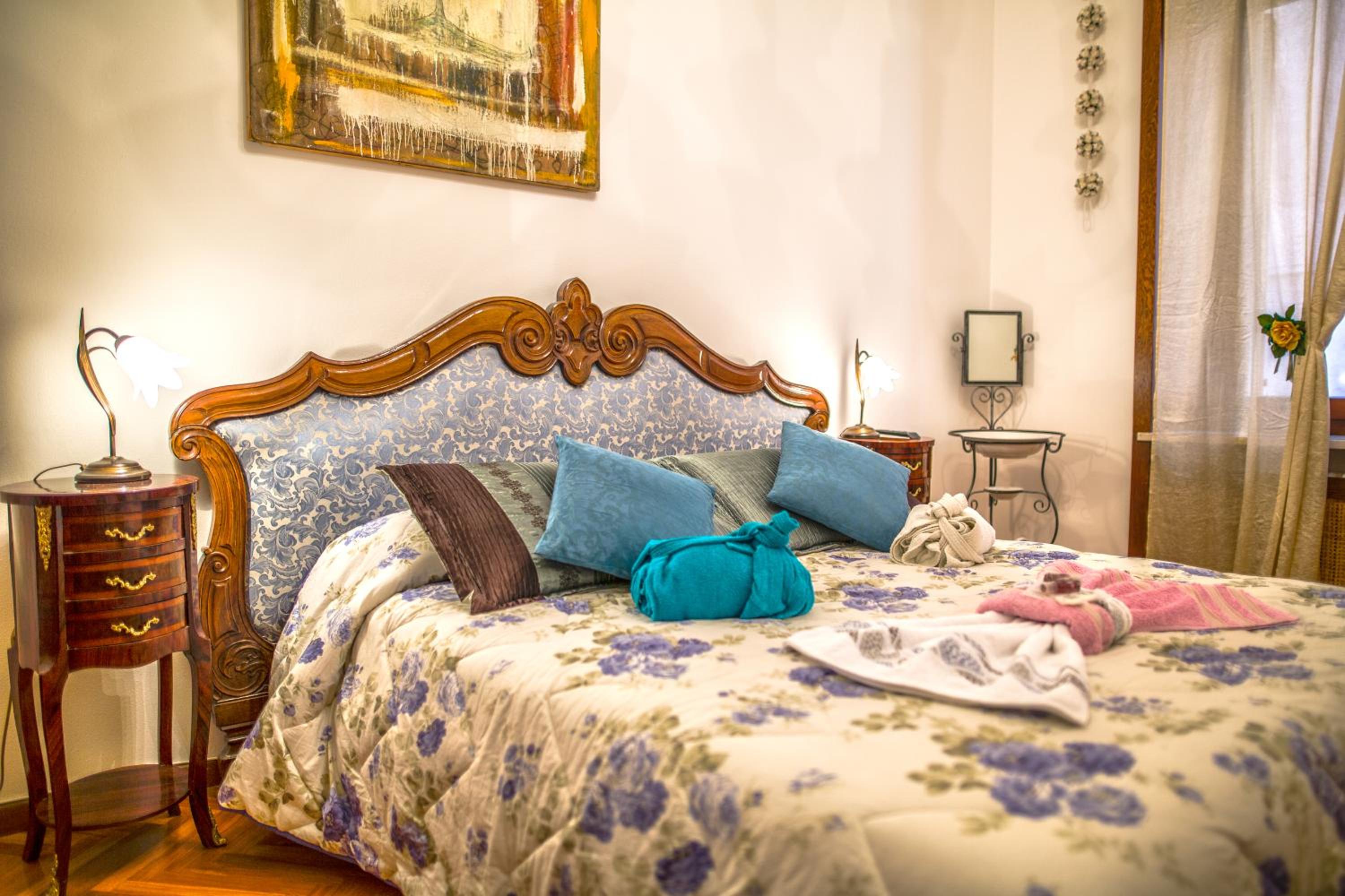 Standard Double Room with Shared Bathroom photo 2