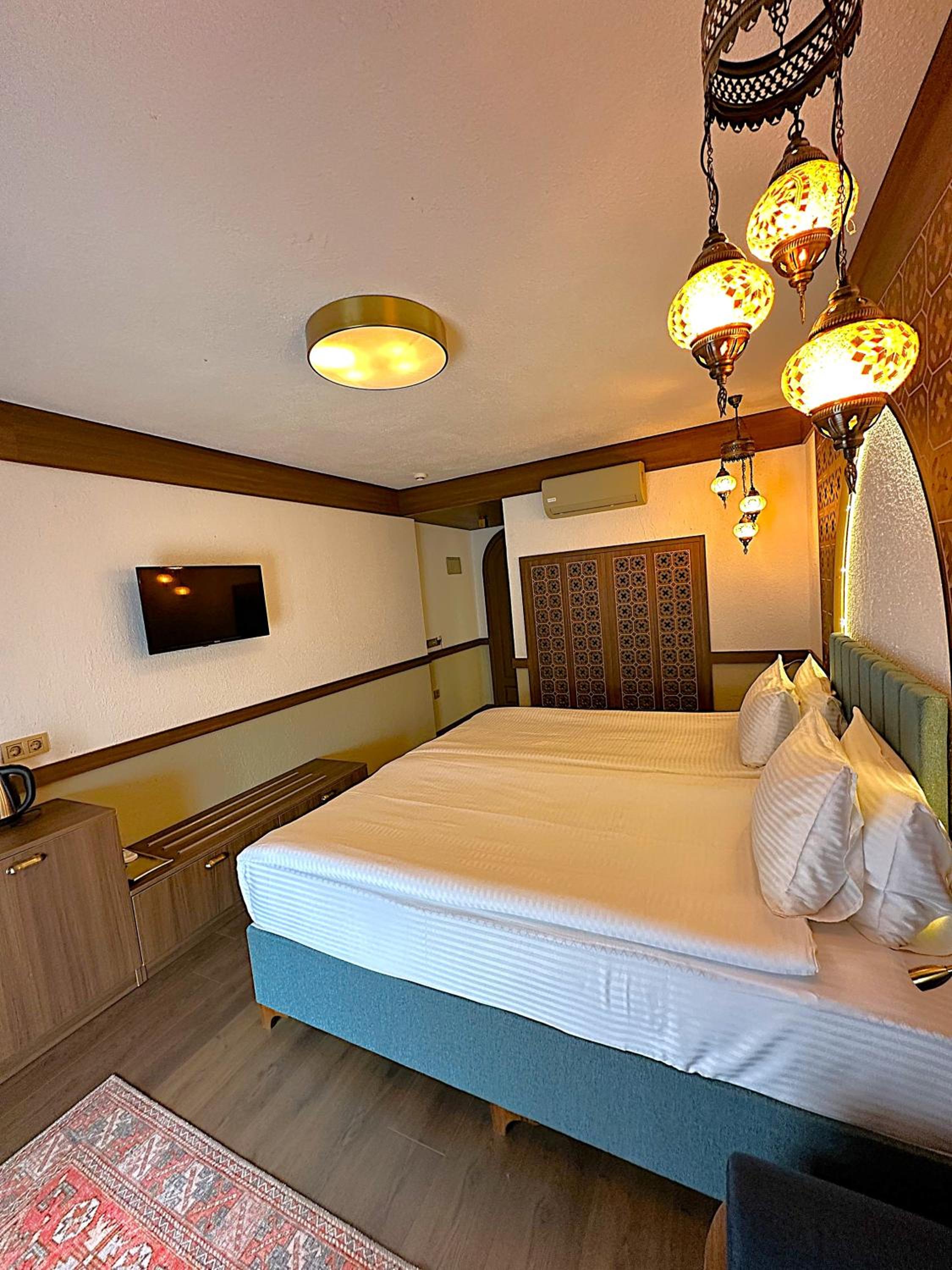 Deluxe Room - Photo 2