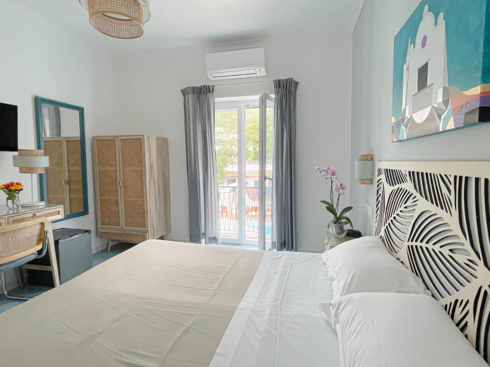 Double or Twin Room with Balcony - Photo 2