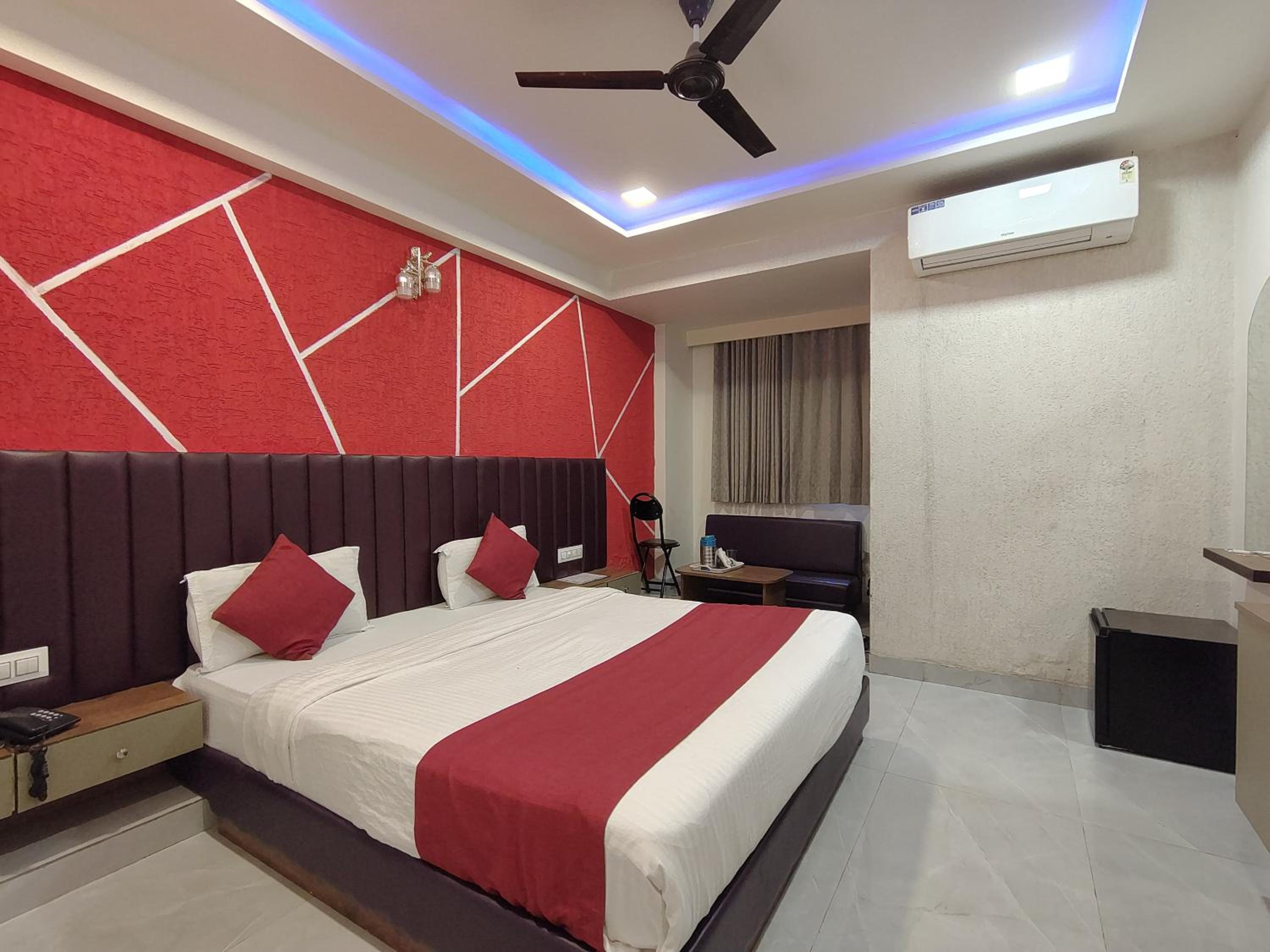 Deluxe Double Room with Shower