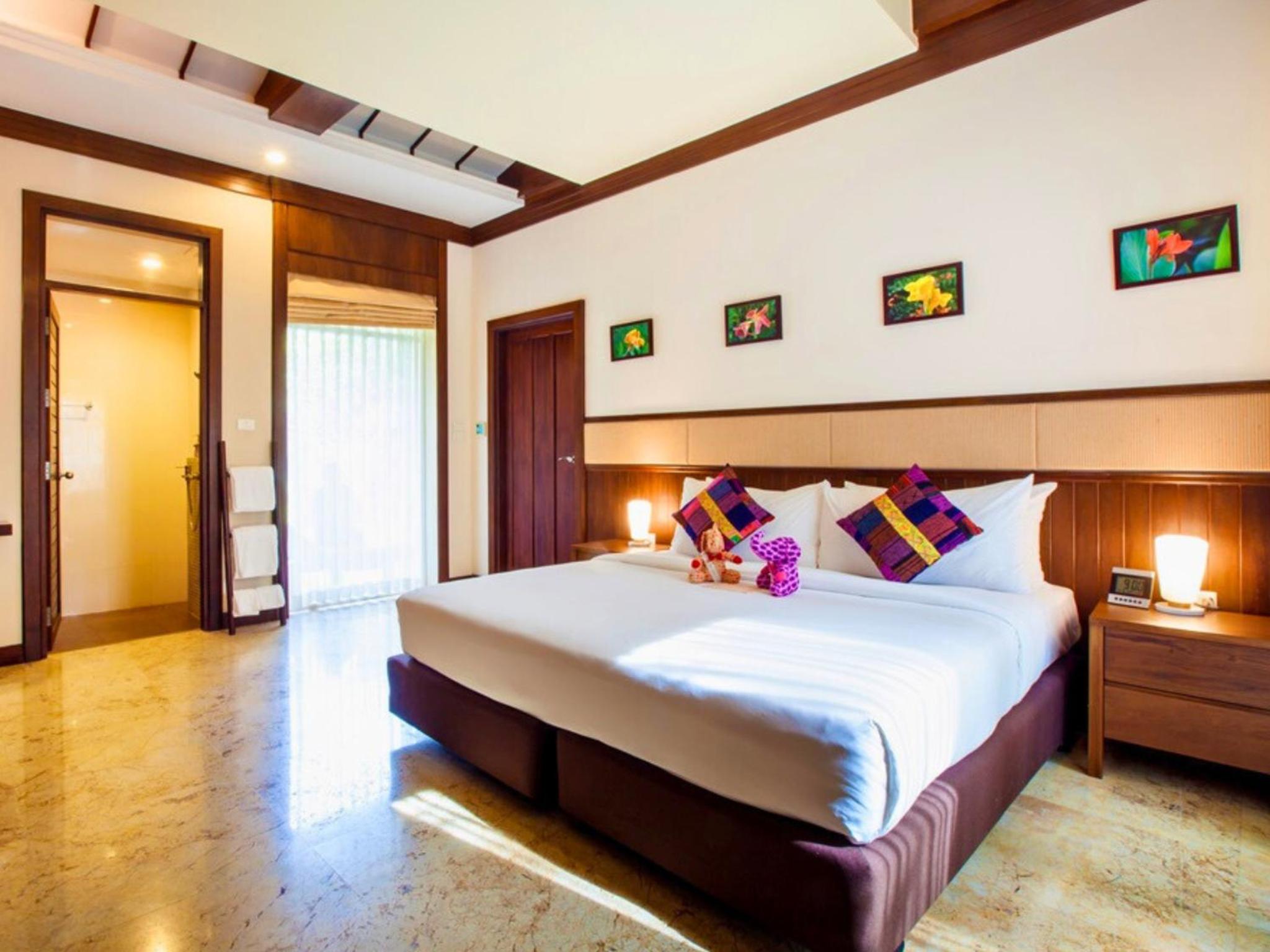 Family Pool Access Suite Villa King Bed - Photo 4
