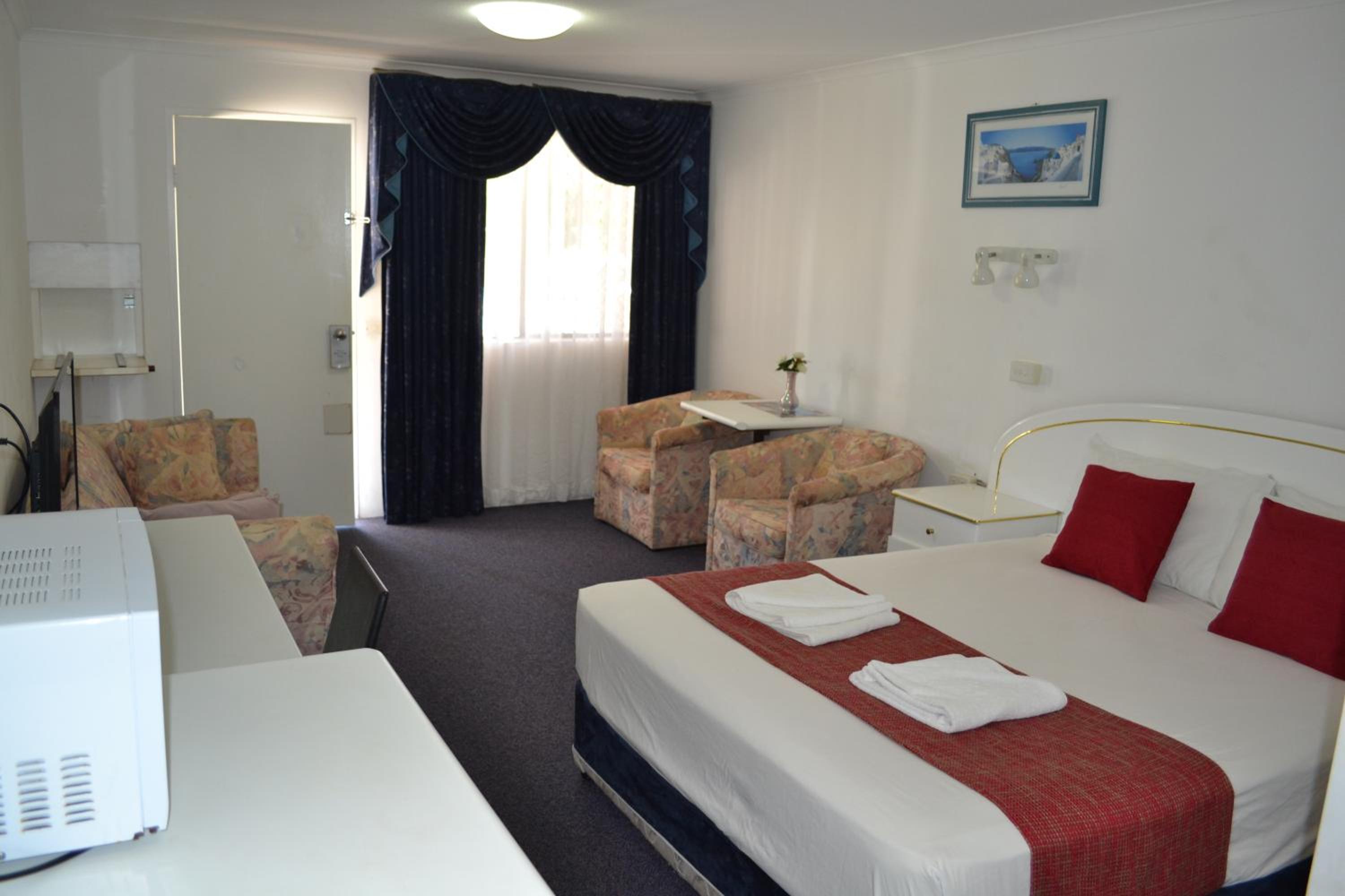 Queen Room photo 2
