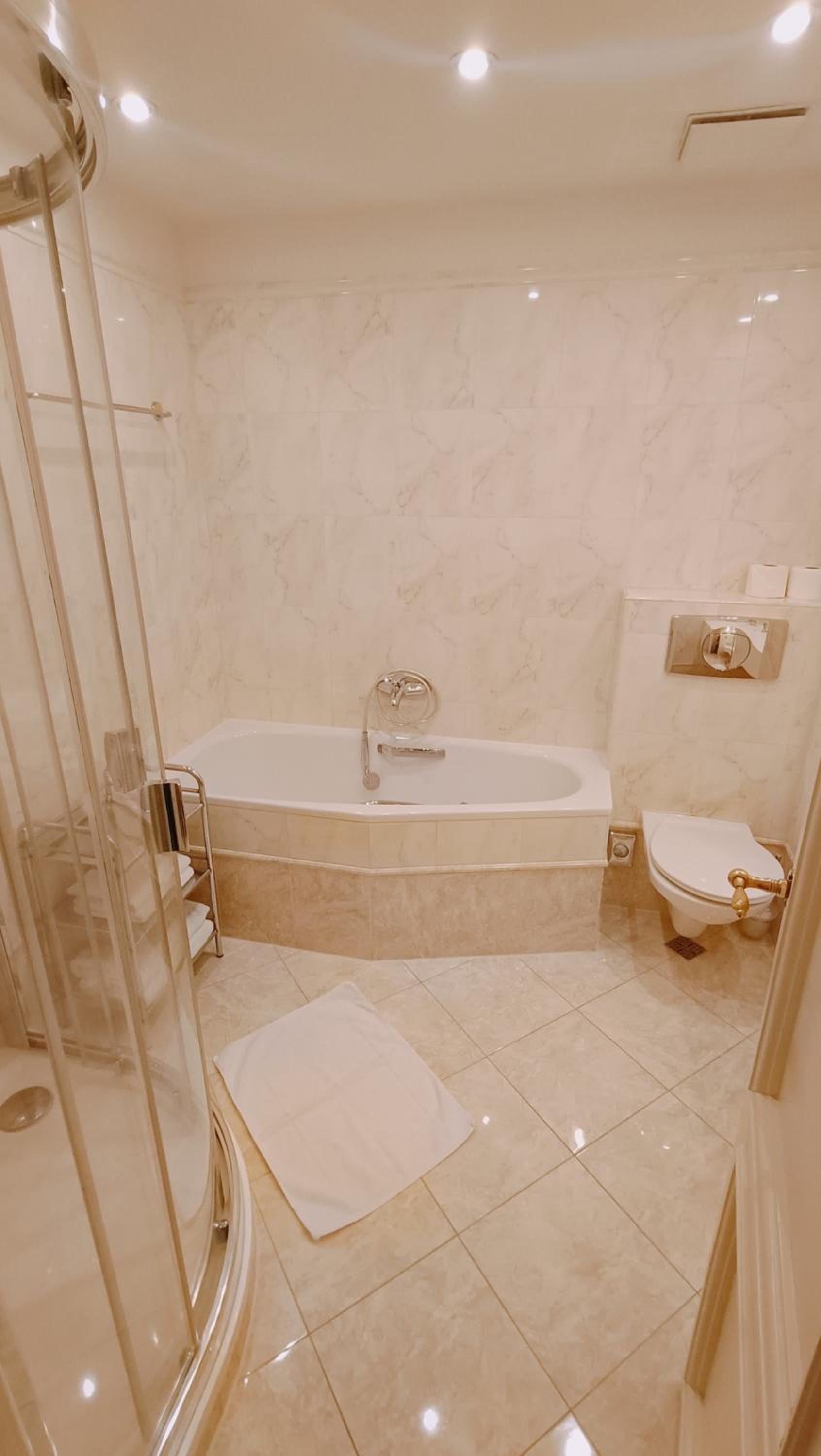 Deluxe Double Room with Balcony photo 1