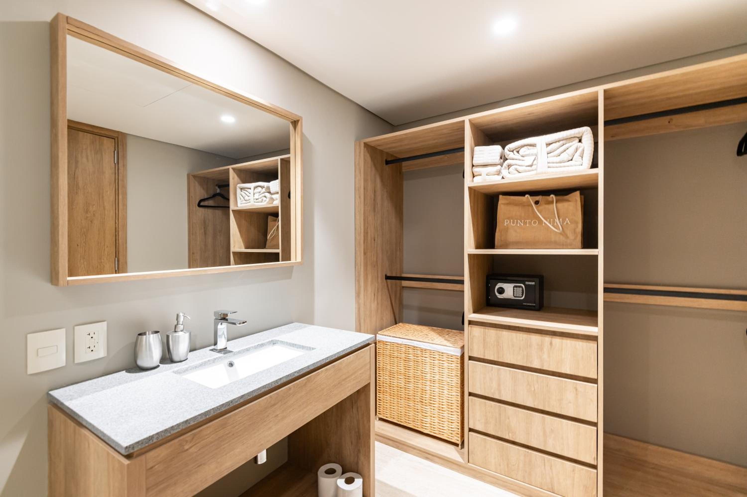 Three-Bedroom Deluxe Apartment
