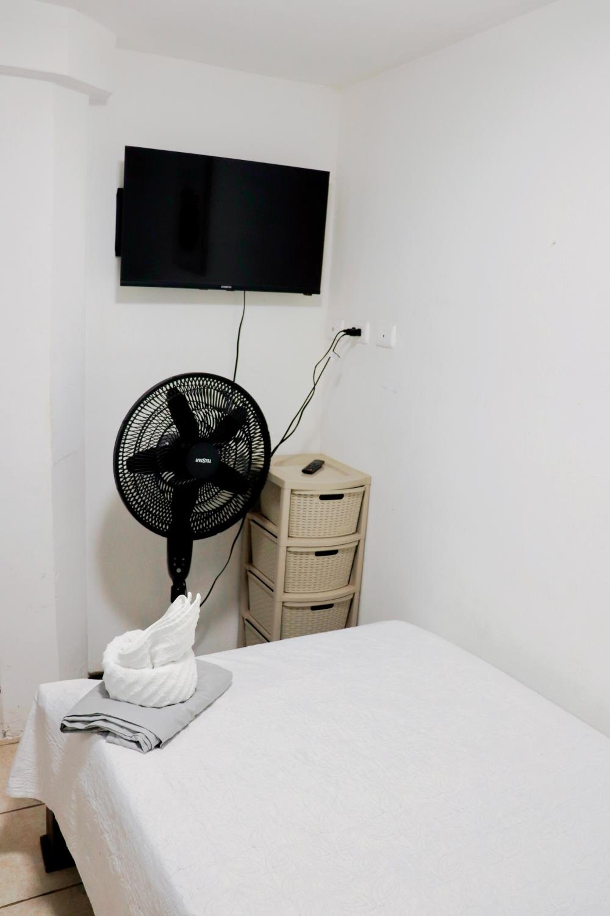 Small Single Room photo 2