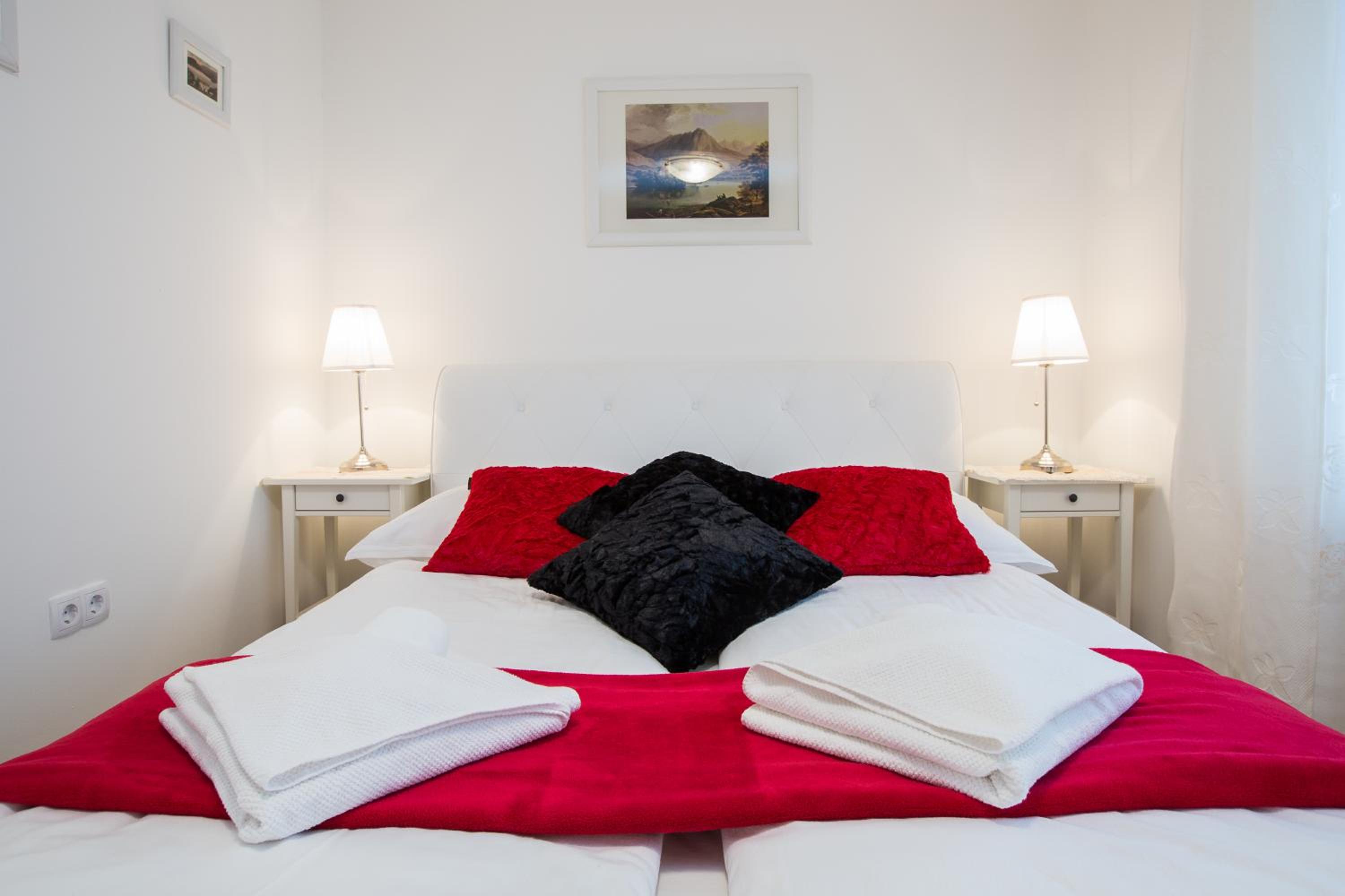 One-Bedroom Apartment with Balcony photo 1