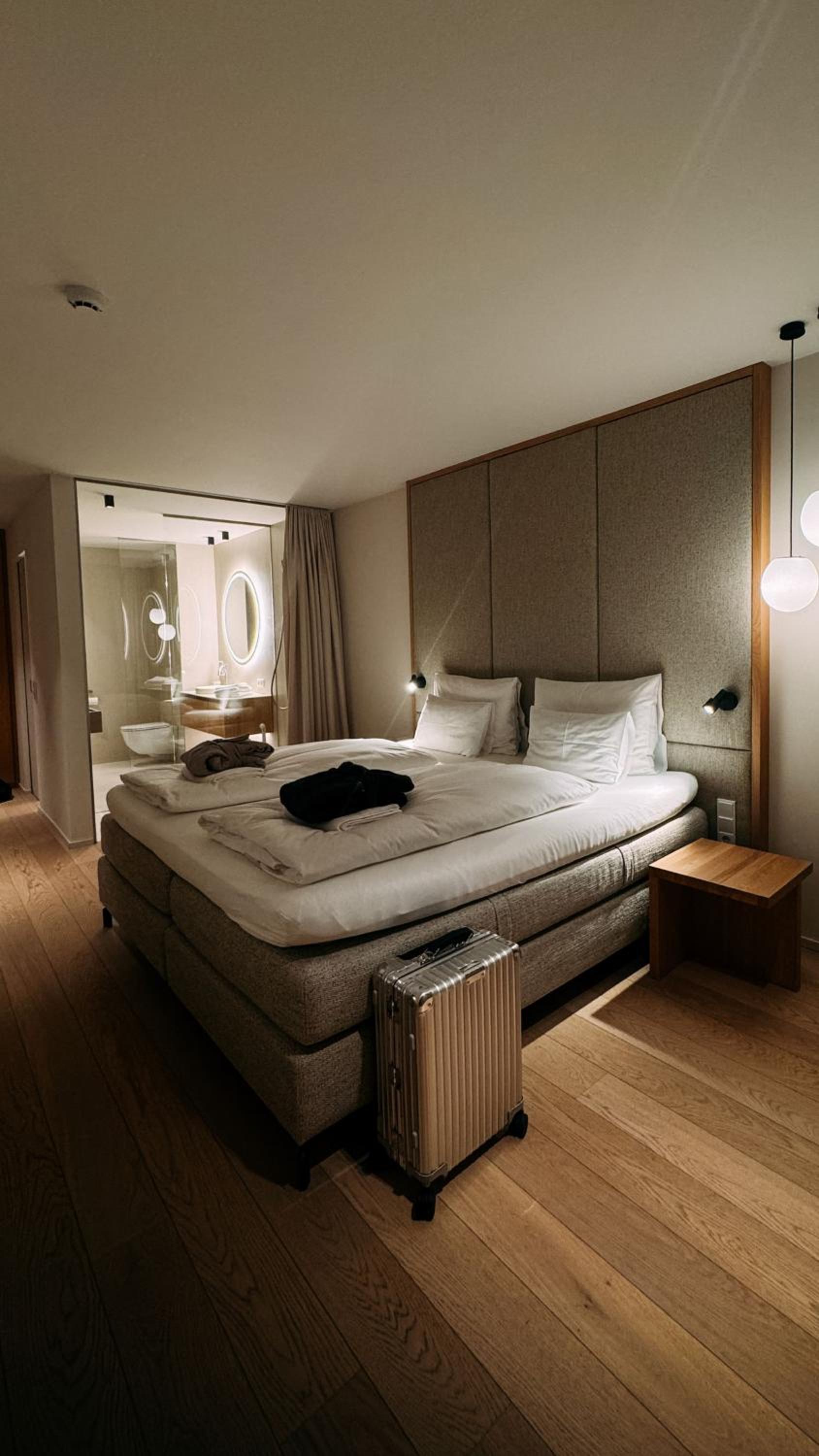 Two-Bedroom Apartment with Balcony photo 3