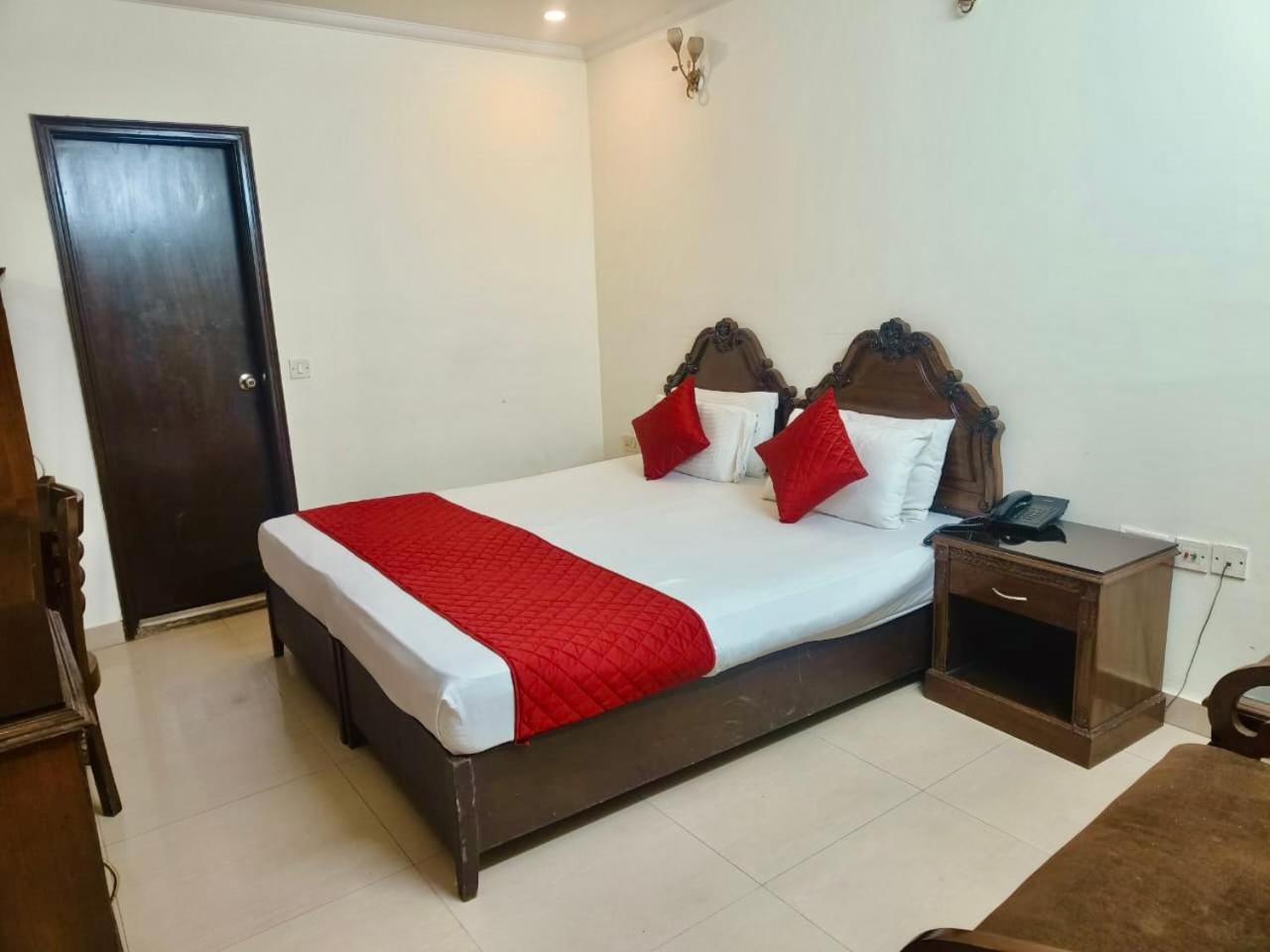 Deluxe Room - Photo 8