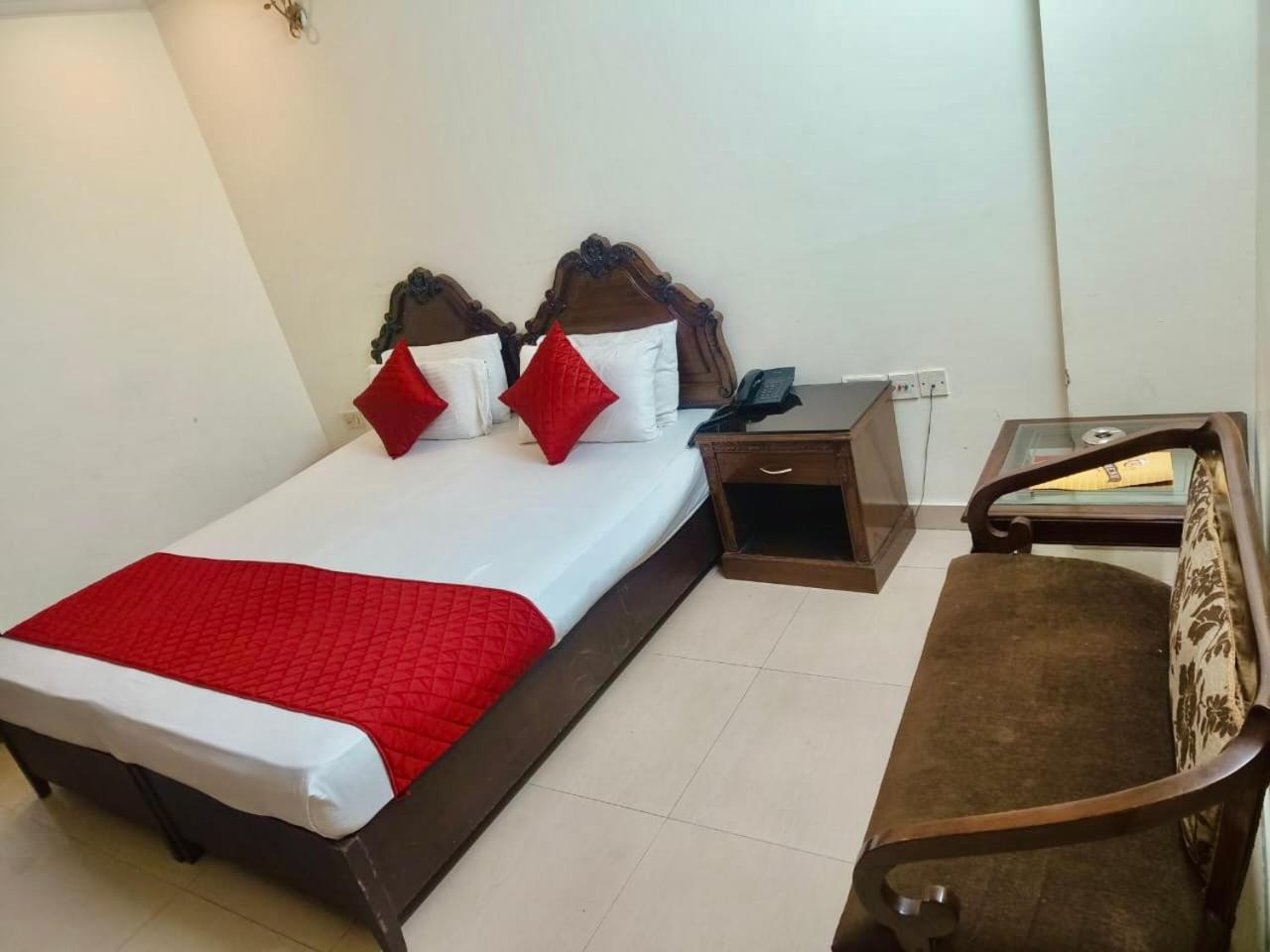 Deluxe Room - Photo 7
