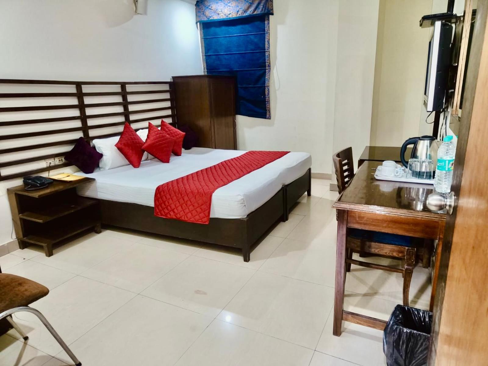 Deluxe Room - Photo 6