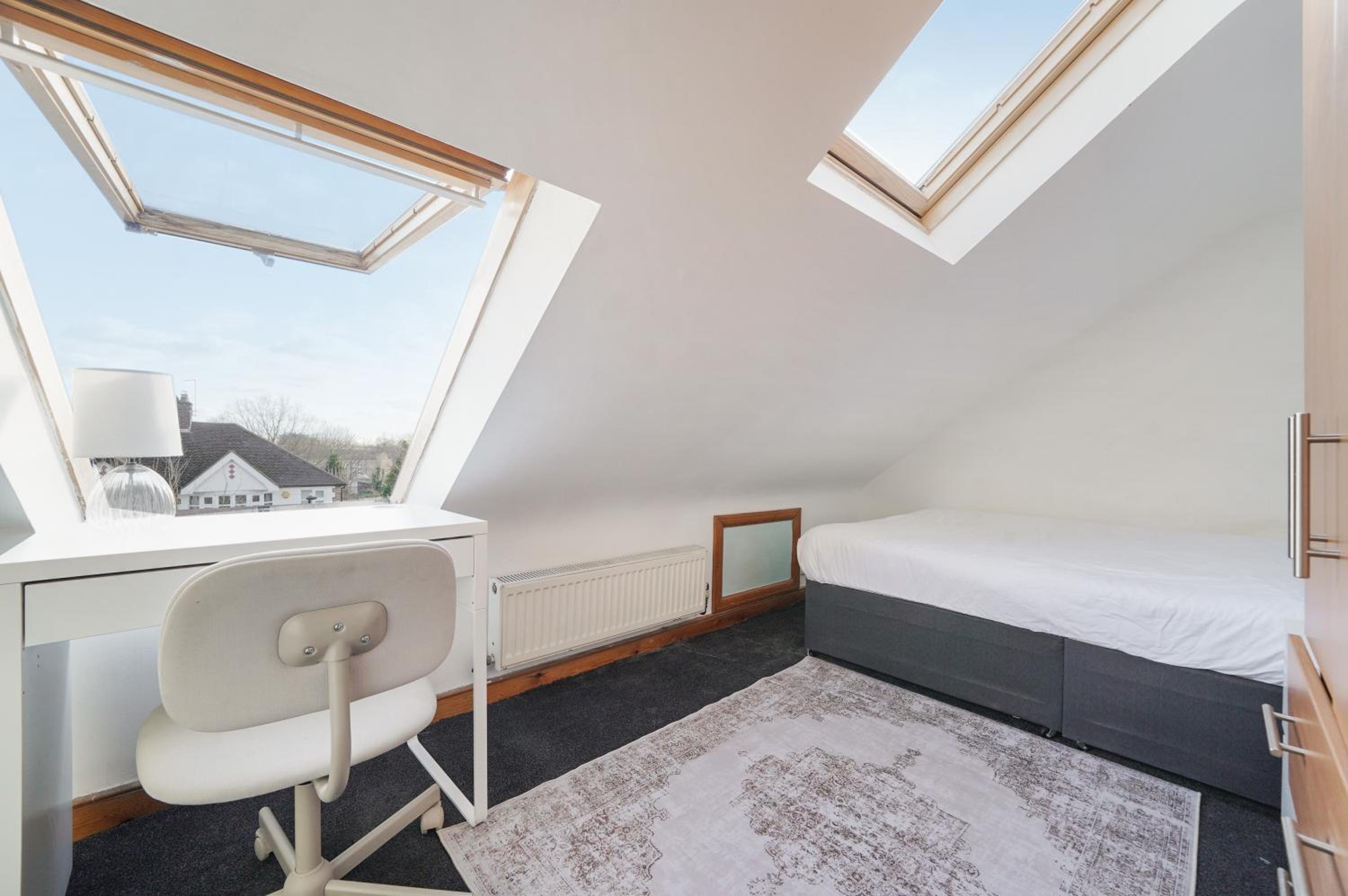 Double Room with Shared Bathroom photo 2