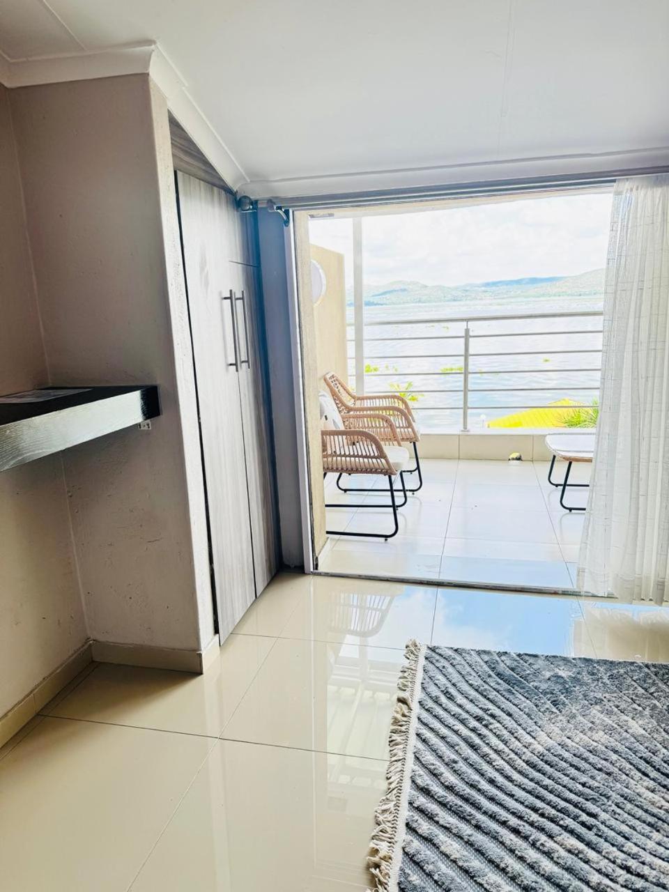 Deluxe Double Room with Balcony photo 3