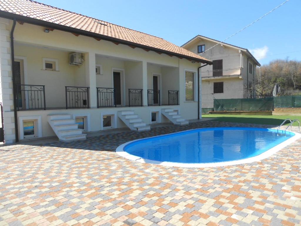 Double Room with Pool View - Photo 2