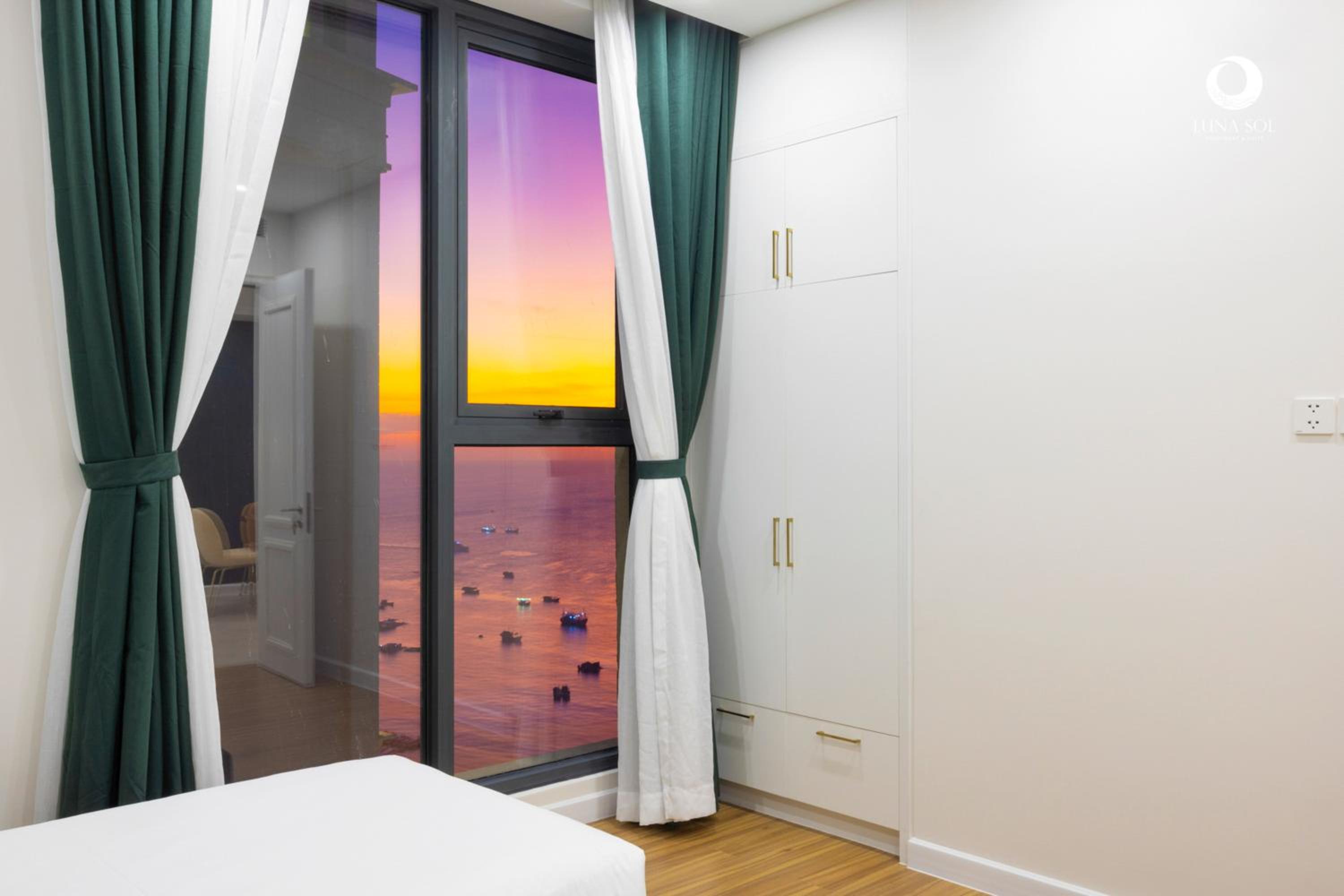 Two-Bedroom Sunset & Firework View Balcony photo 1