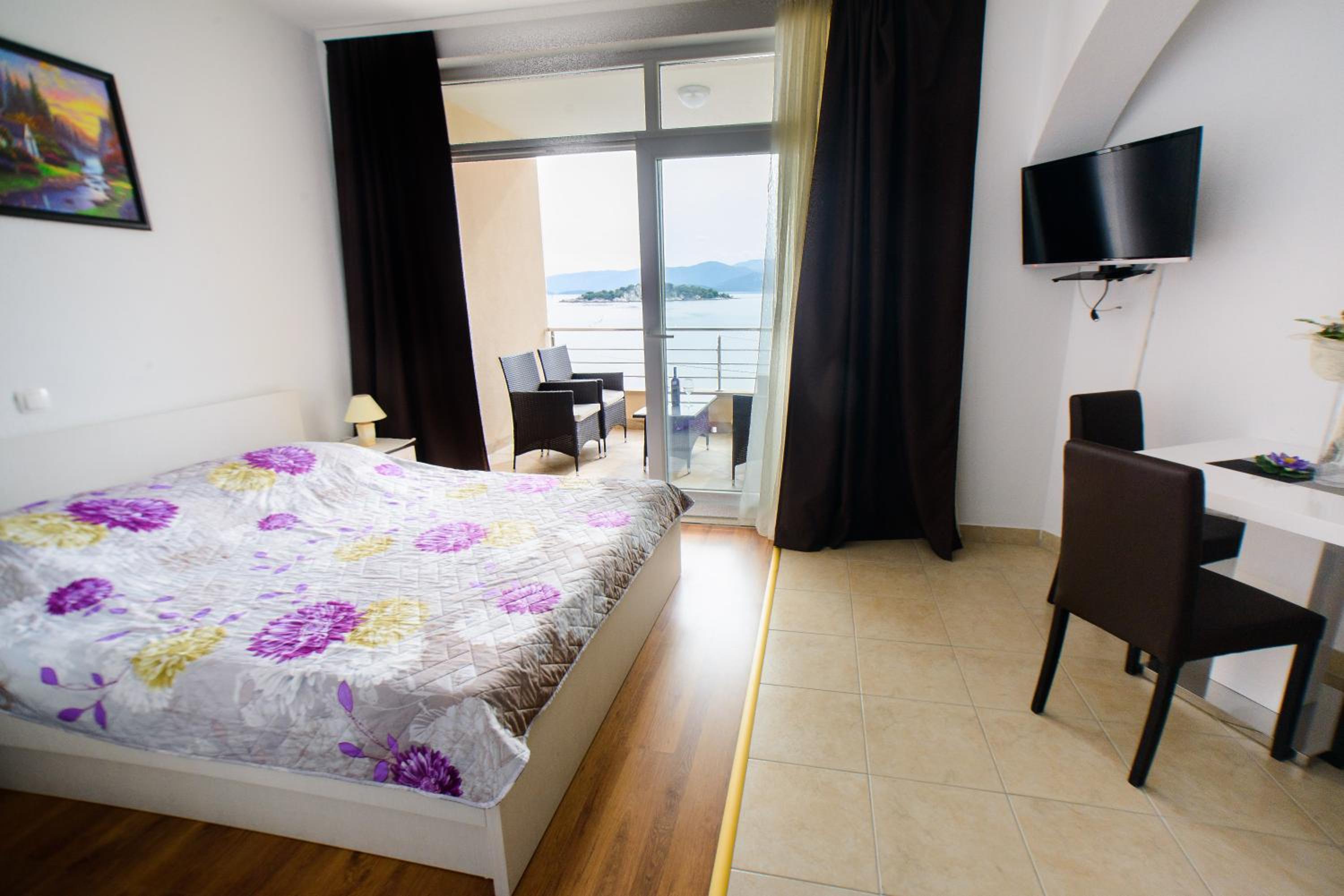 Studio Apartment with Sea View