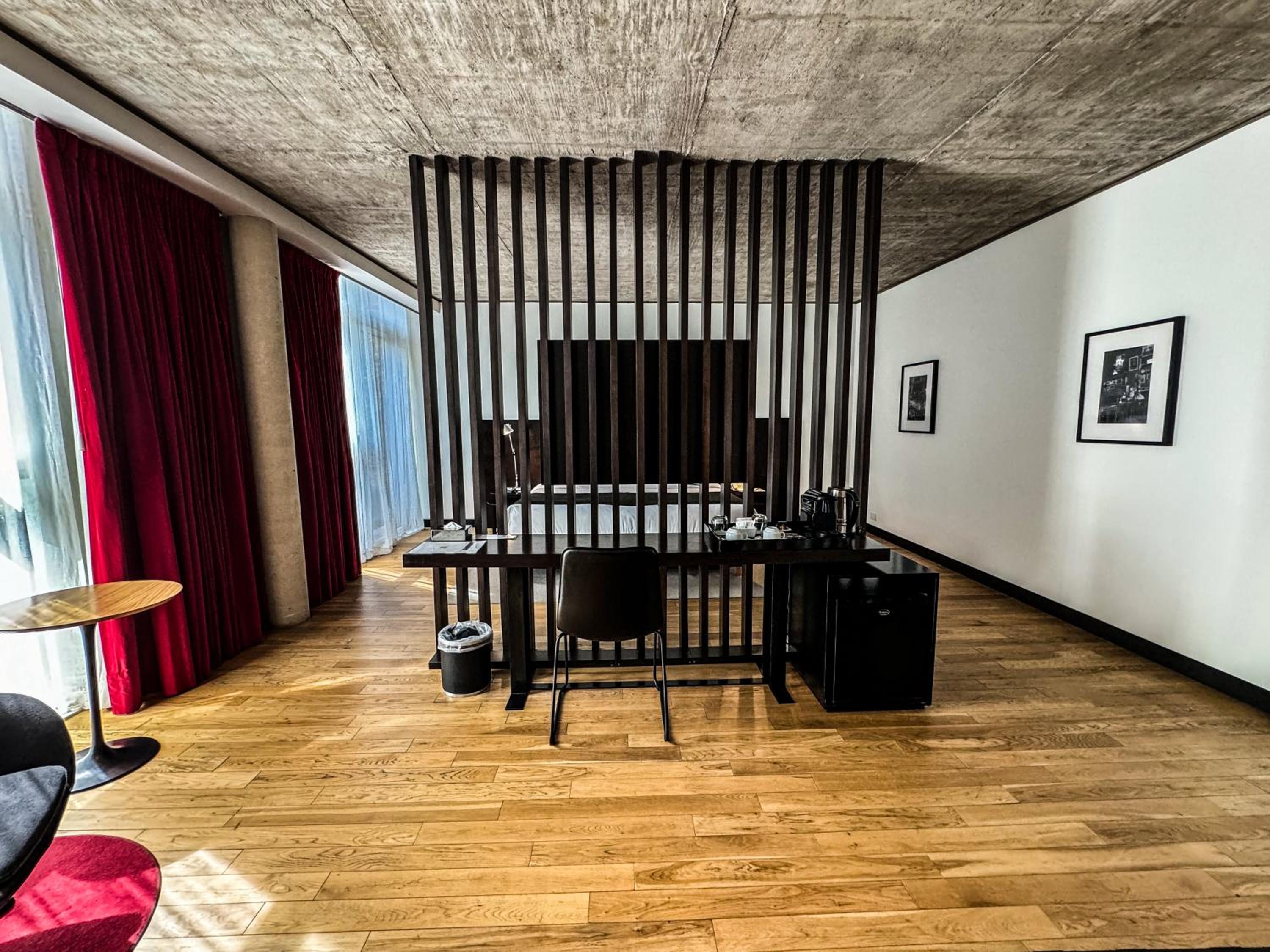 Corner Queen Room