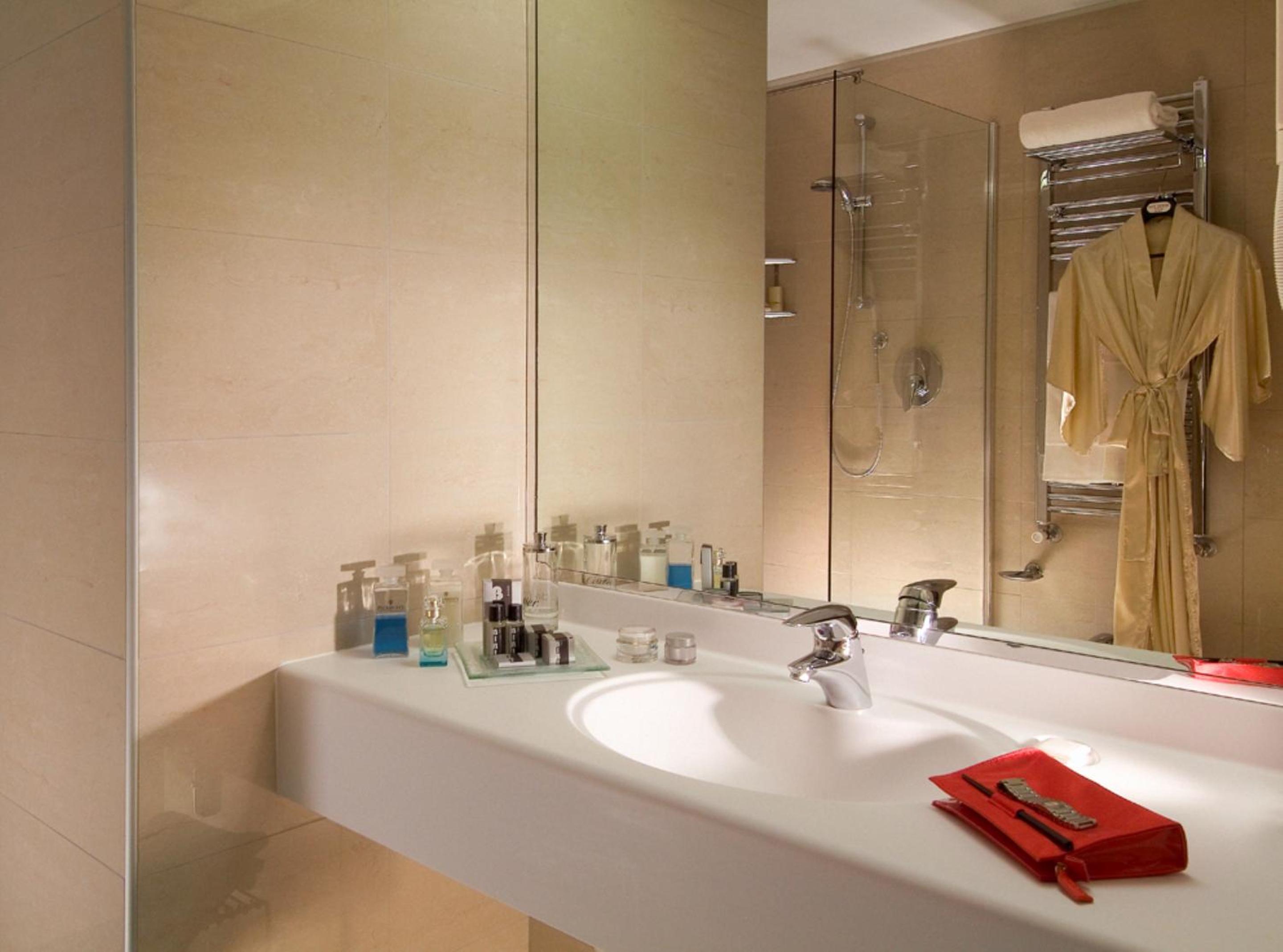Comfort Twin Room - Non-Smoking - Photo 9