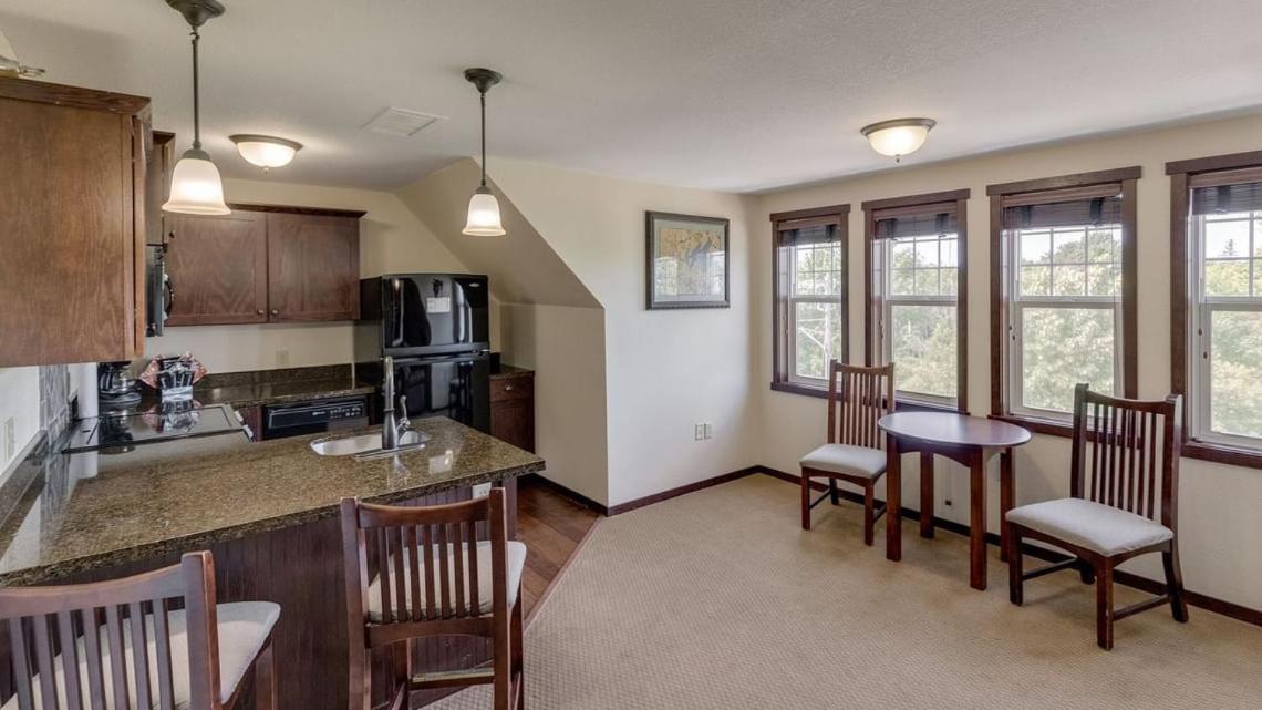 King Suite - Photo 1