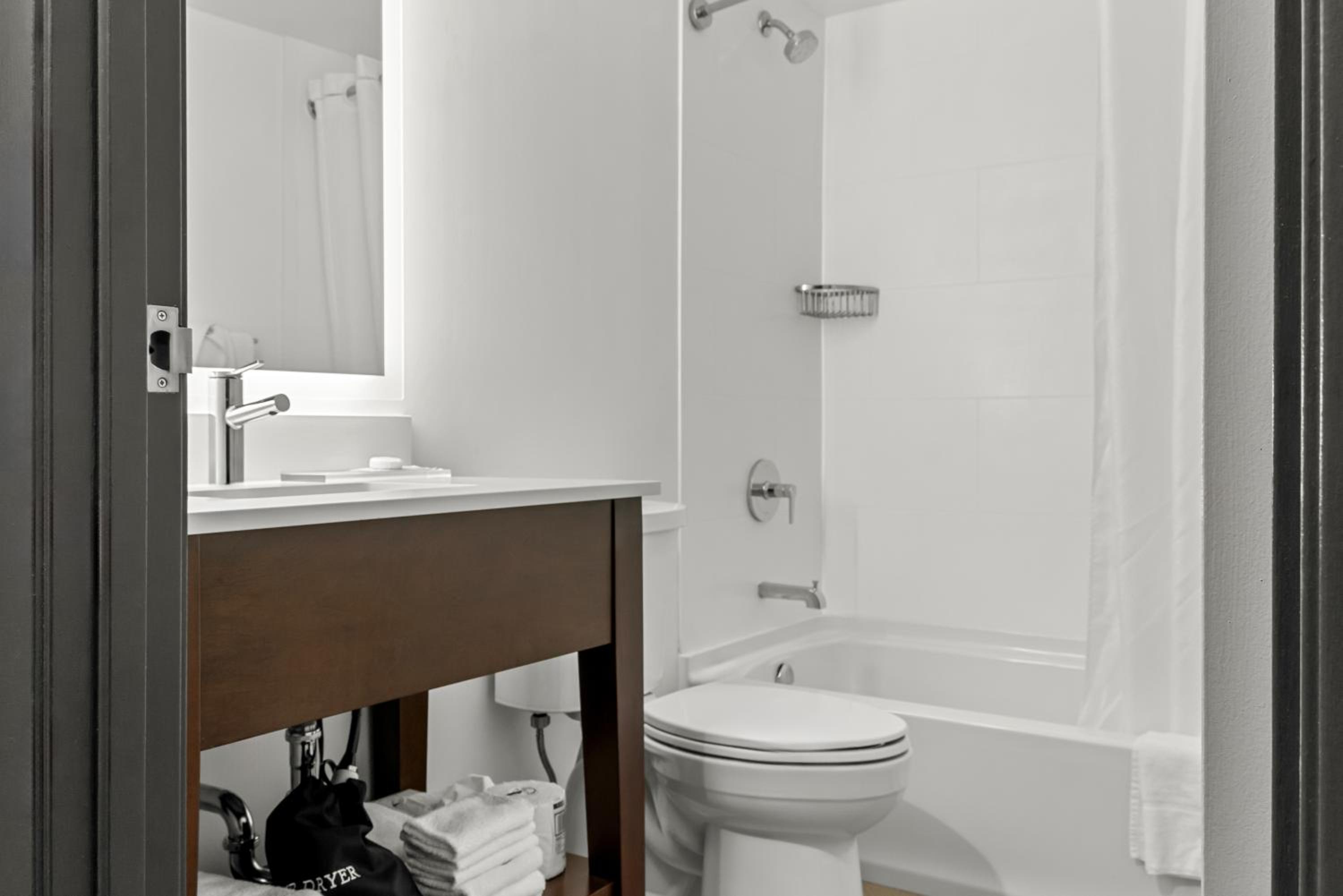 Efficiency King Room - Non-Smoking - Photo 2