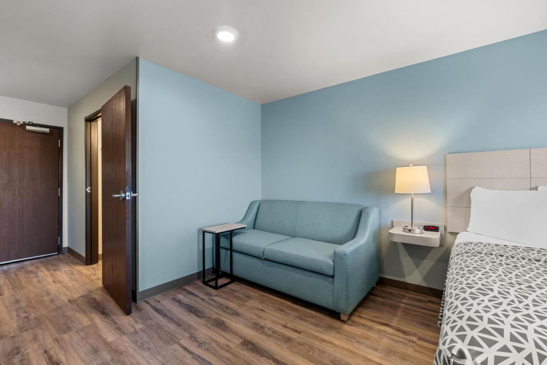 King Suite with Sofa - Disability Access/Non Smoking