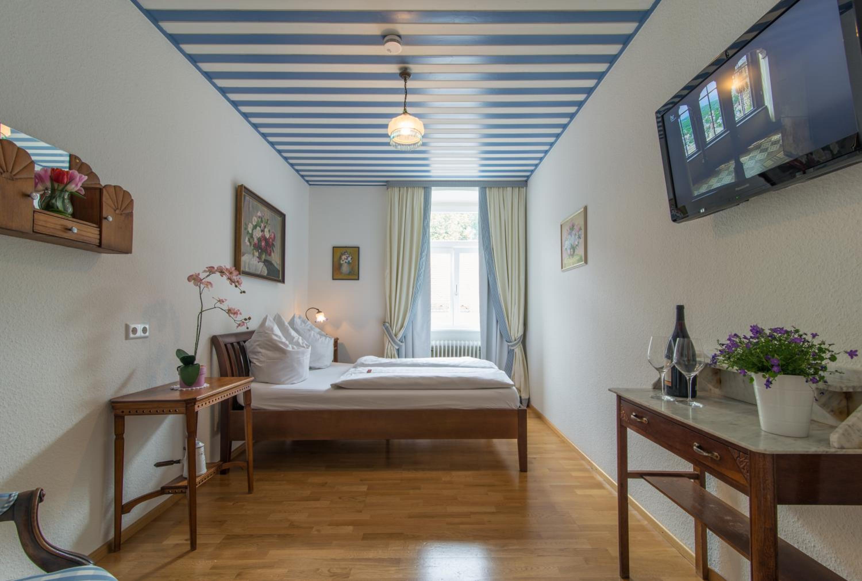 Classic Room B with small double bed