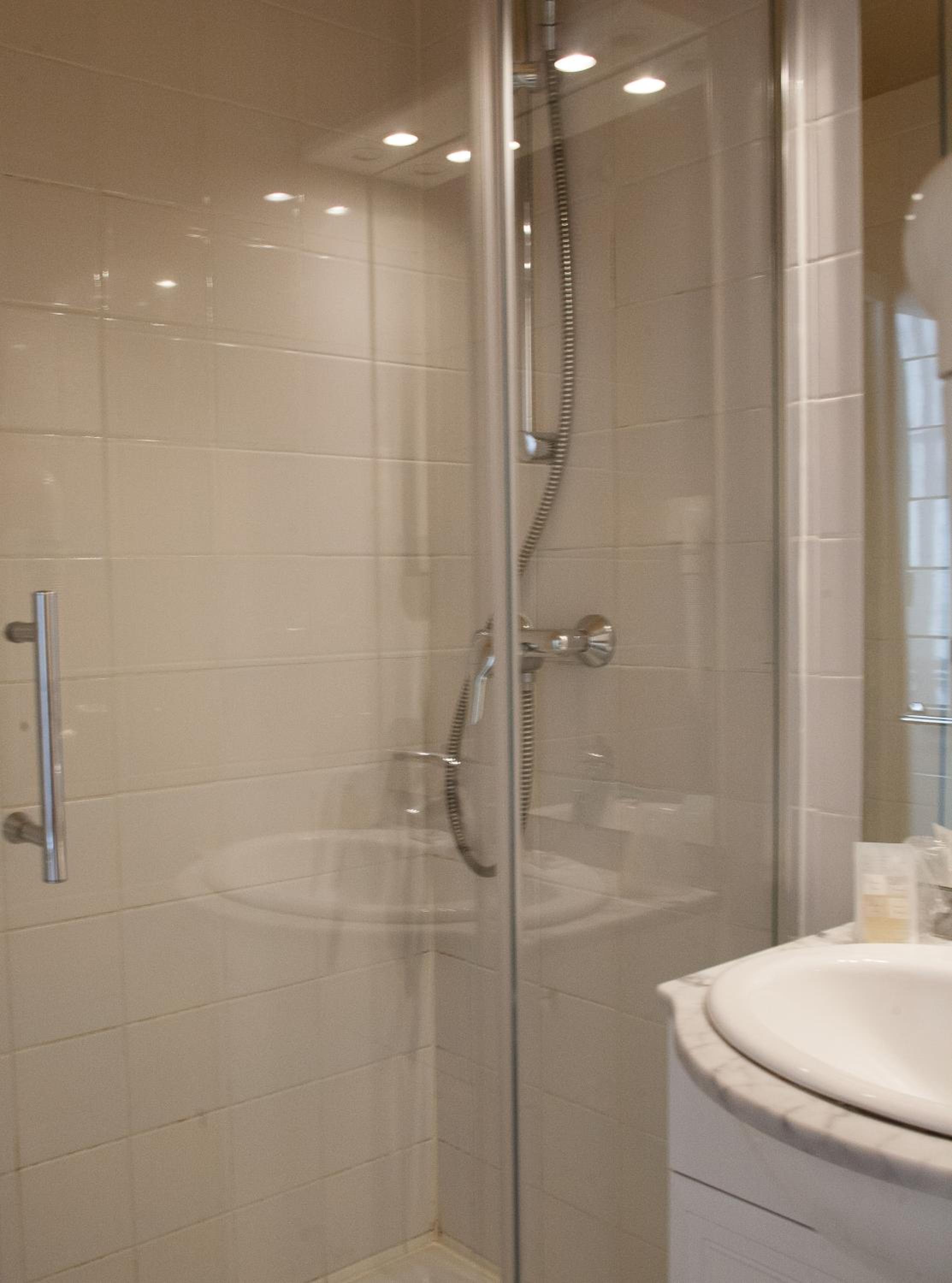 Double Room with Balcony - Photo 5