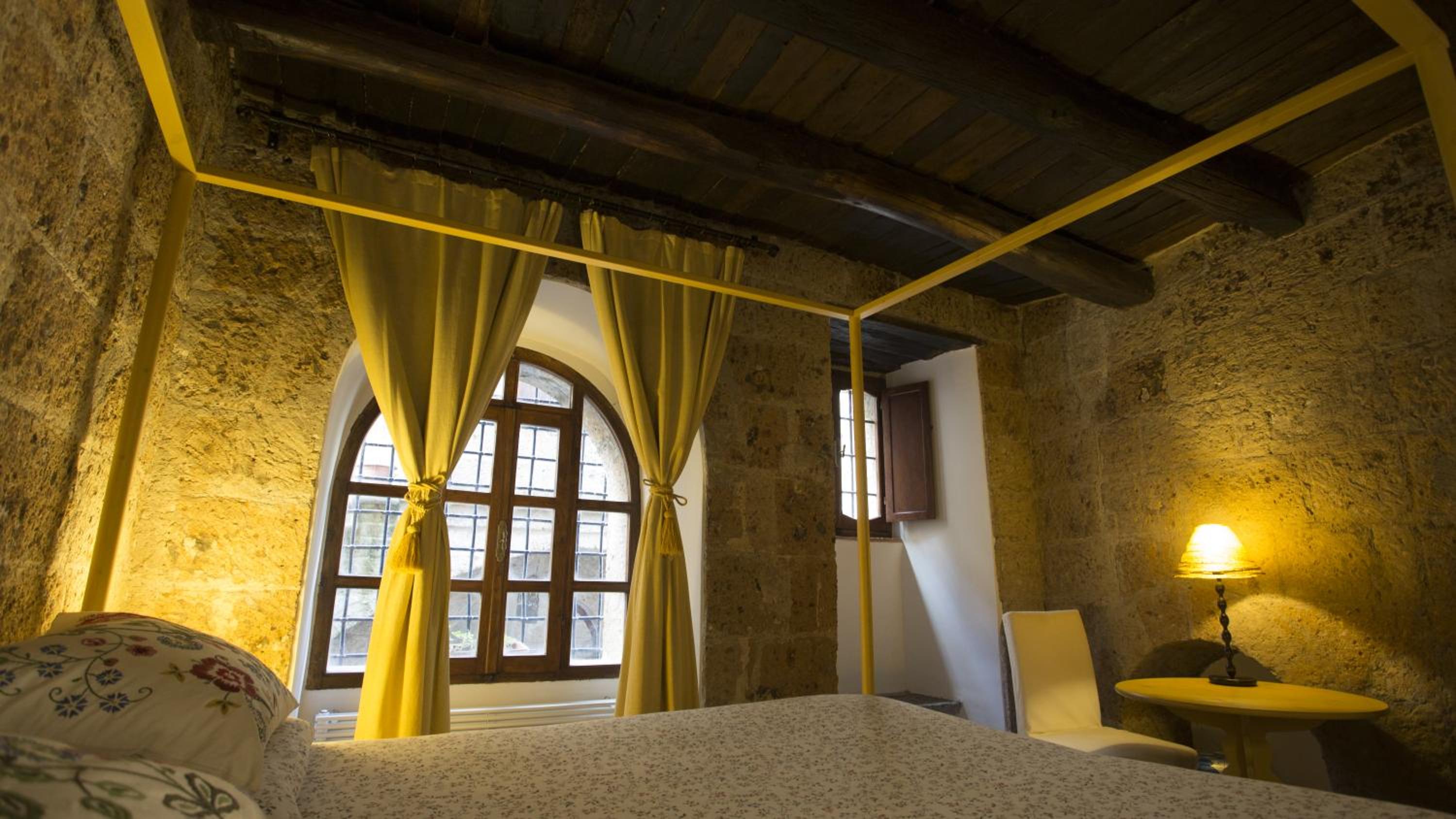 One-Bedroom Apartment - Photo 3
