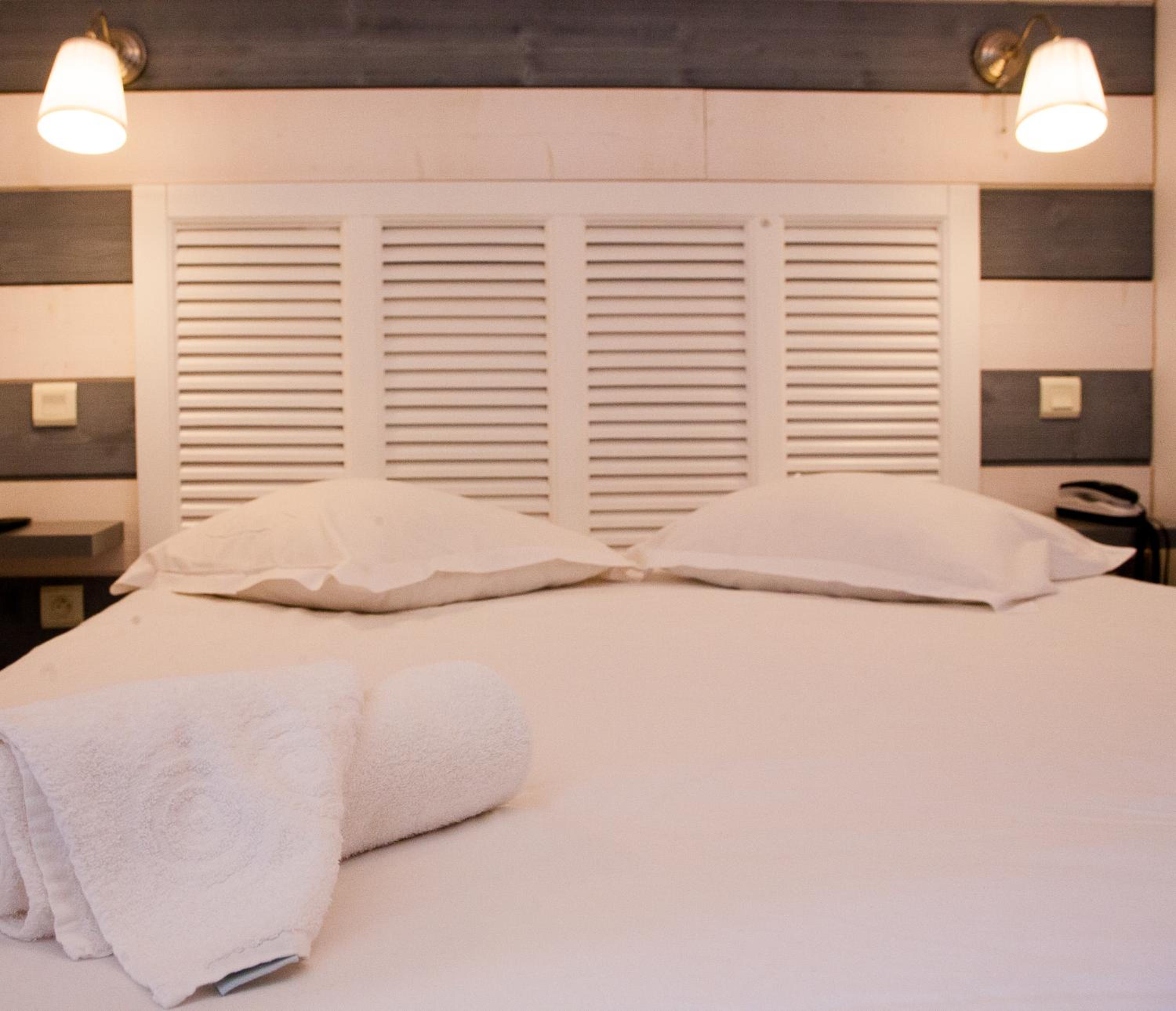 Double Room with Balcony - Photo 4