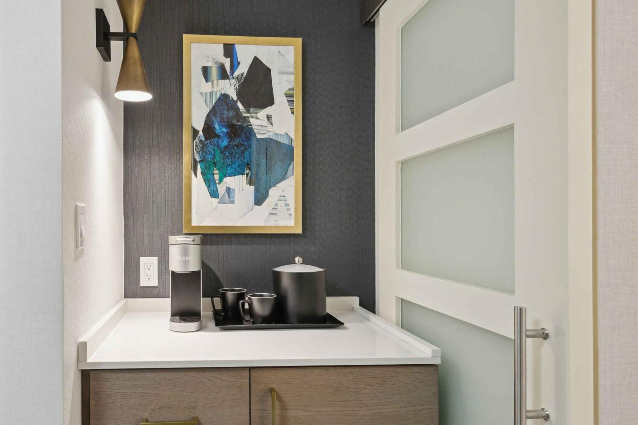 Standard King Room with Walk In Shower - Photo 6