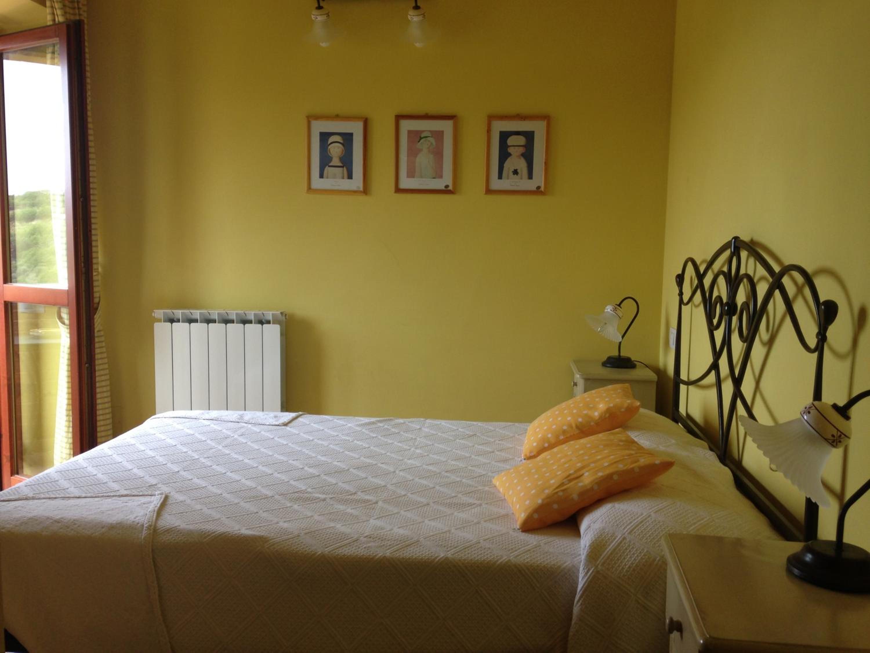 One-Bedroom Apartment with Sofa Bed