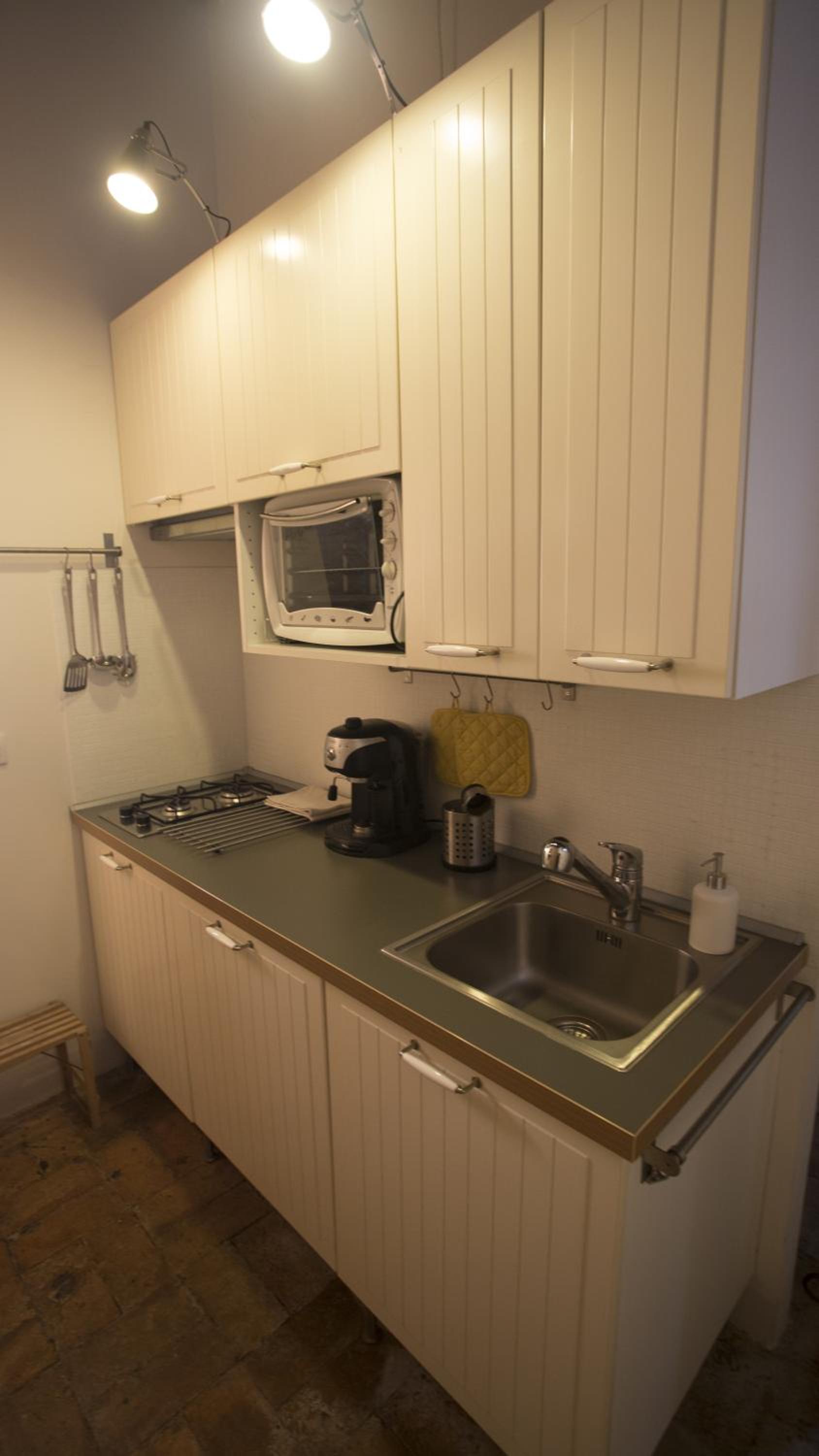 One-Bedroom Apartment - Photo 2