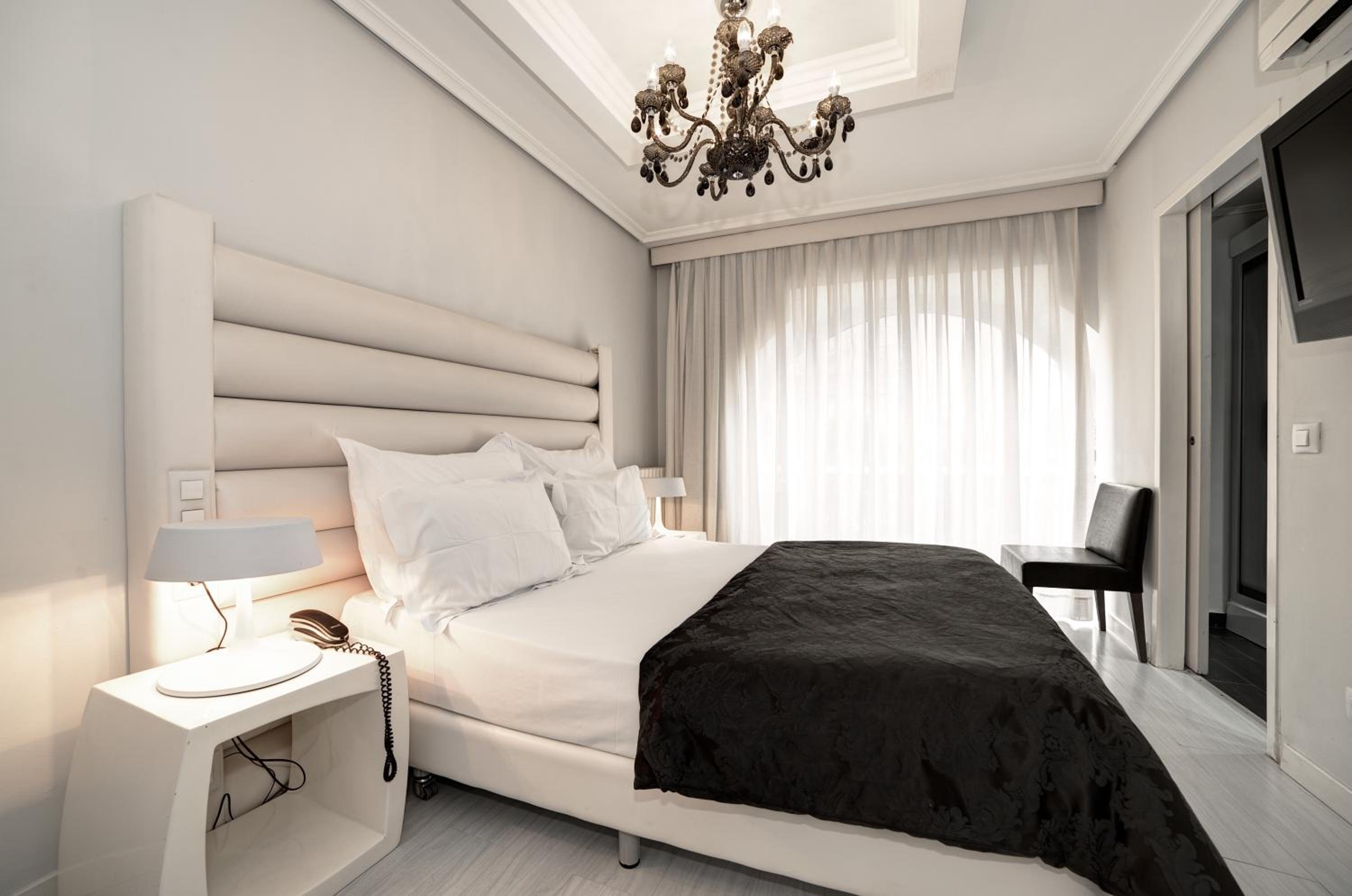 Double Room - Photo 6