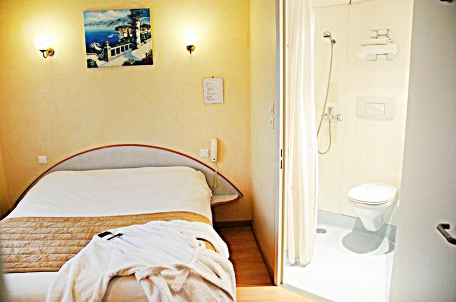 Double Room - Photo 2