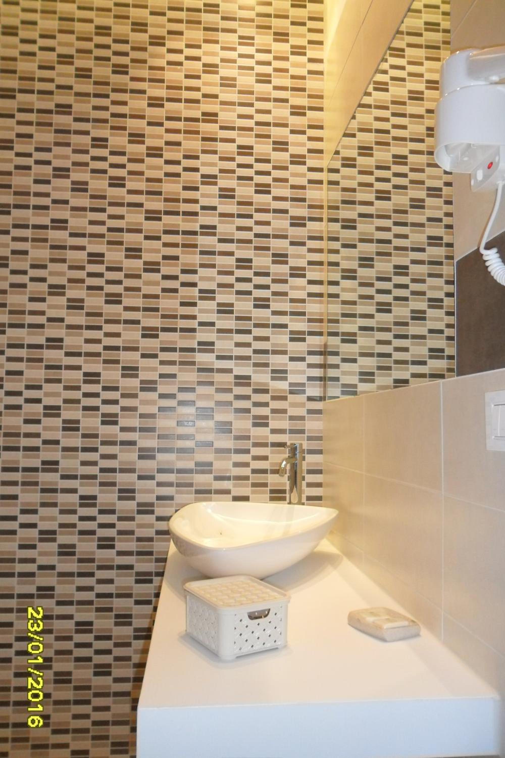 Double Room - Photo 5