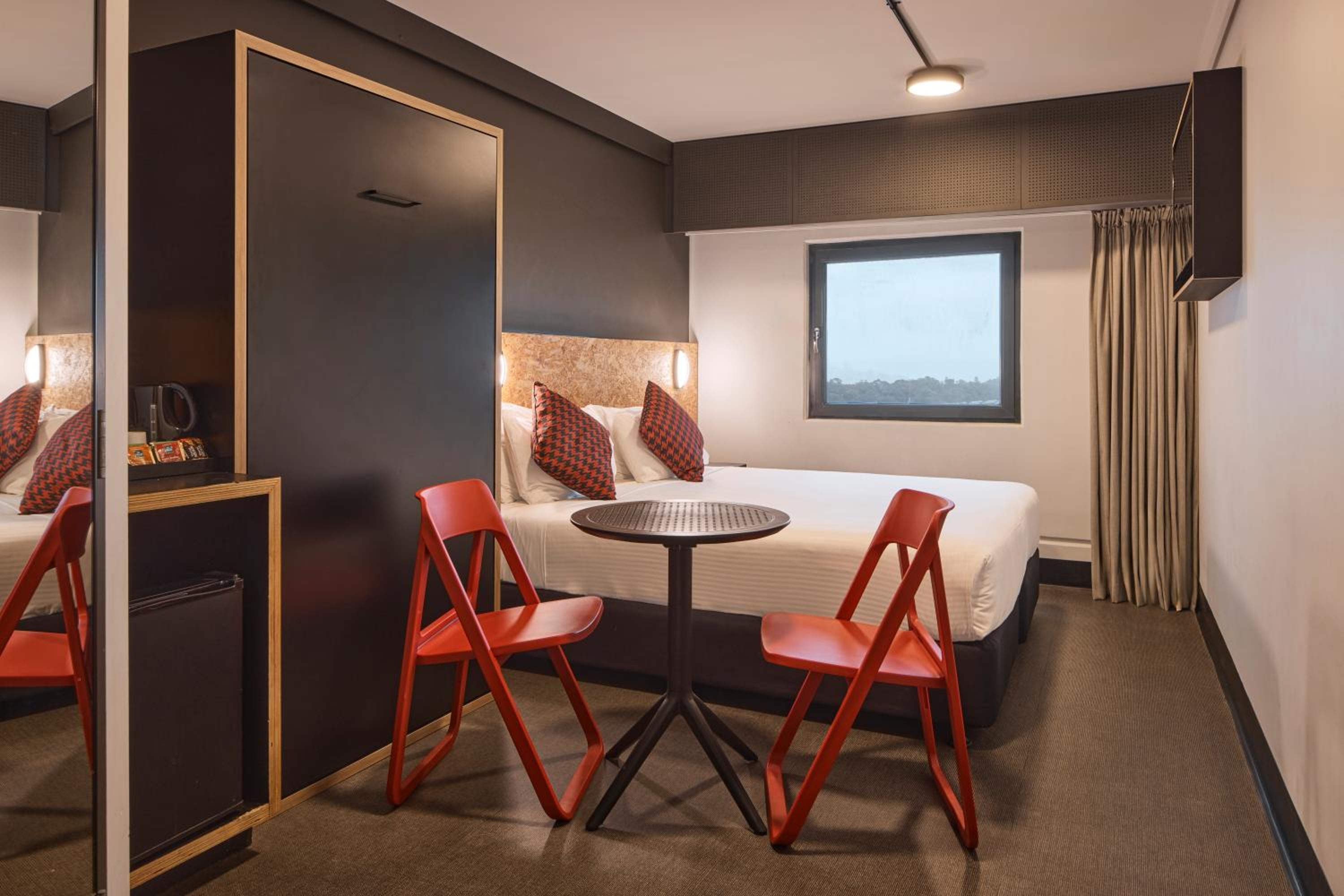 Standard Room with One King Bed and One Single Bed - Photo 1