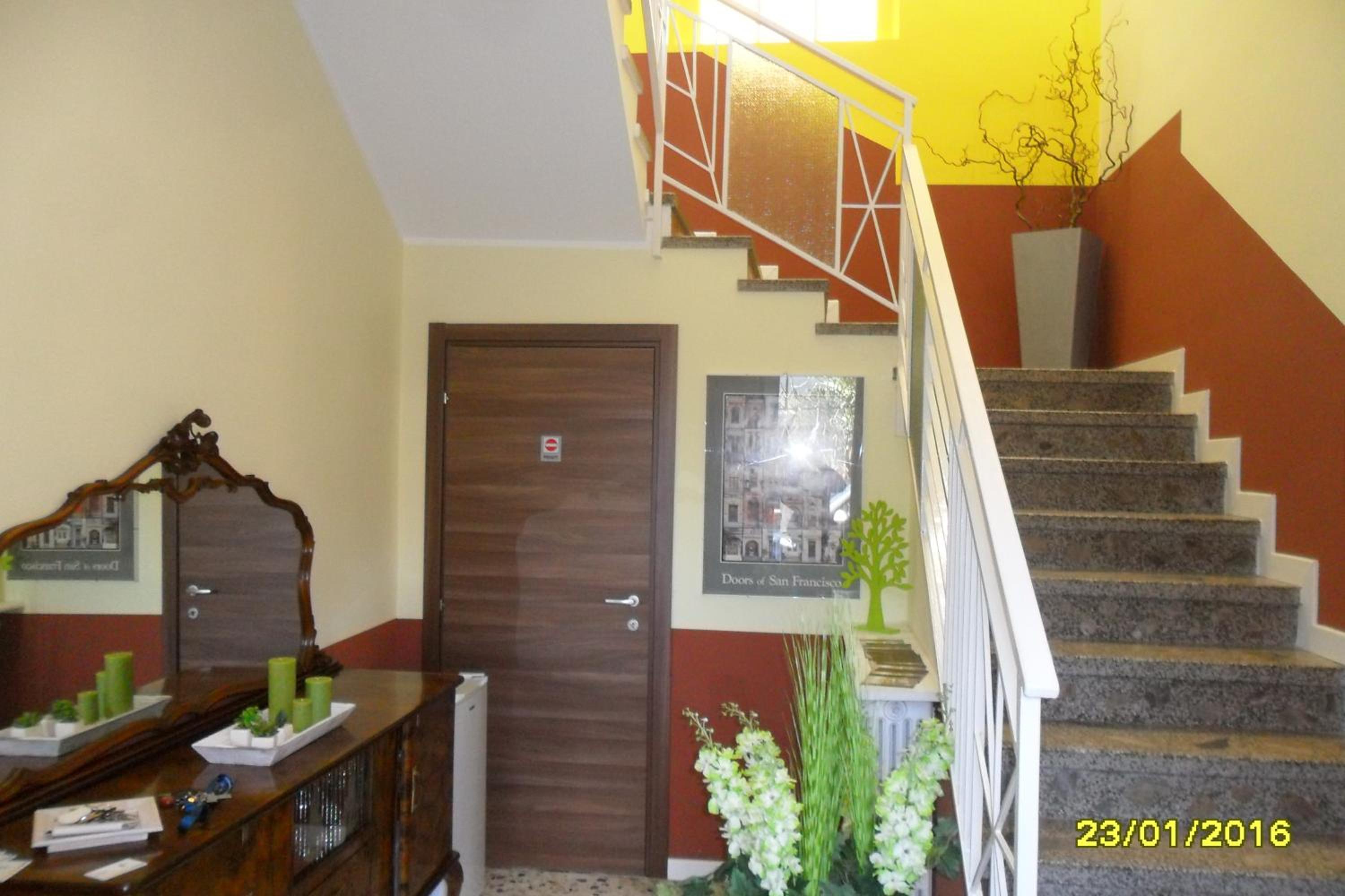Double Room - Photo 6