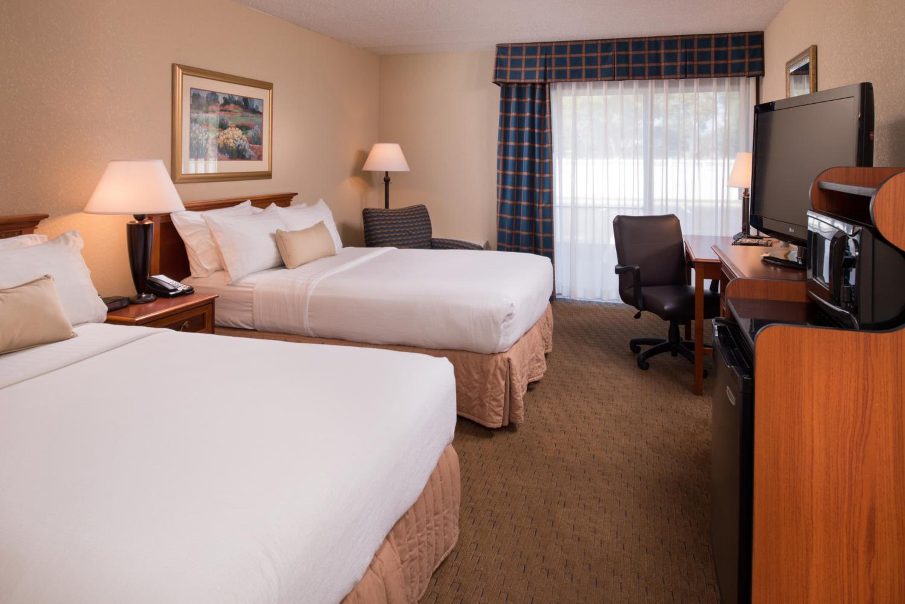Double Room with Two Double Beds - Exterior/Non-Smoking - Photo 3
