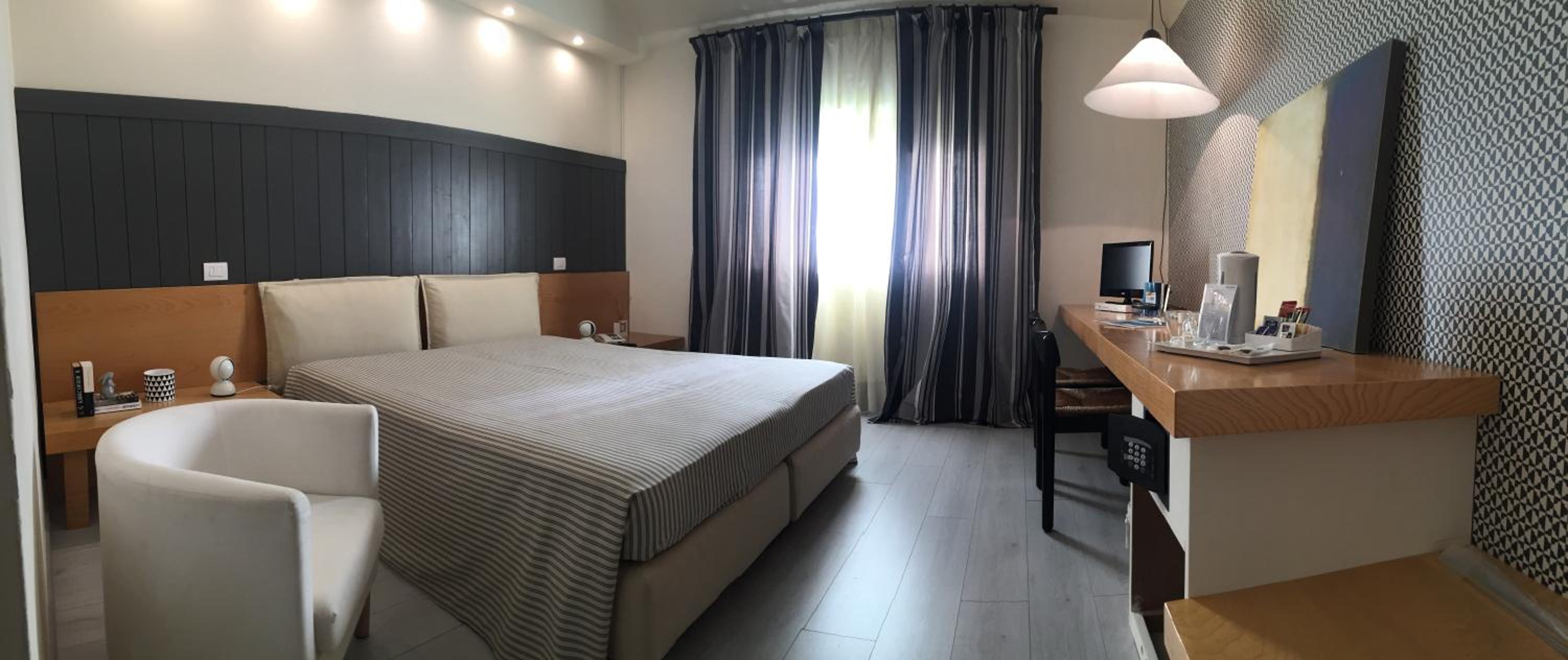 Standard Double/Twin Room - Photo 4