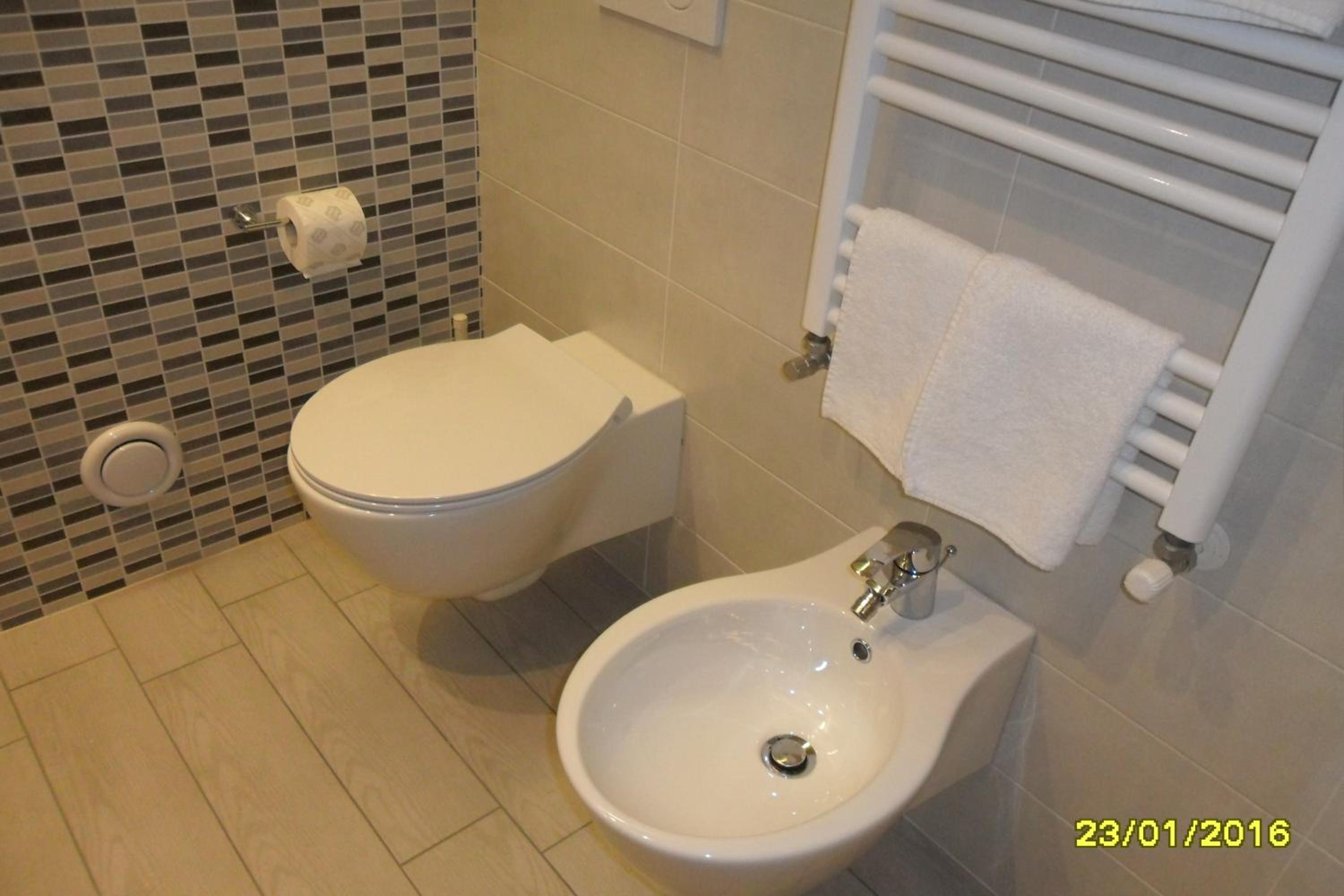 Twin Room - Photo 4