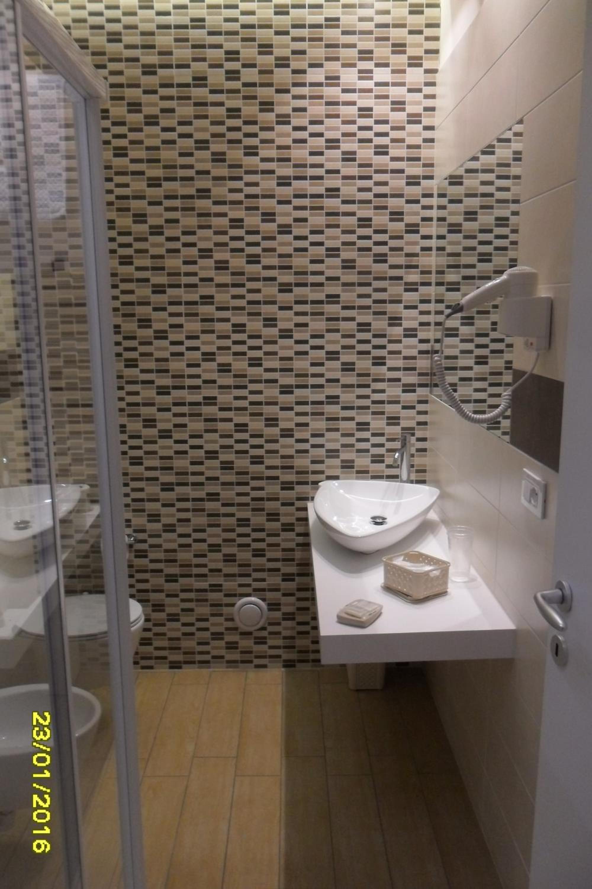 Twin Room - Photo 2