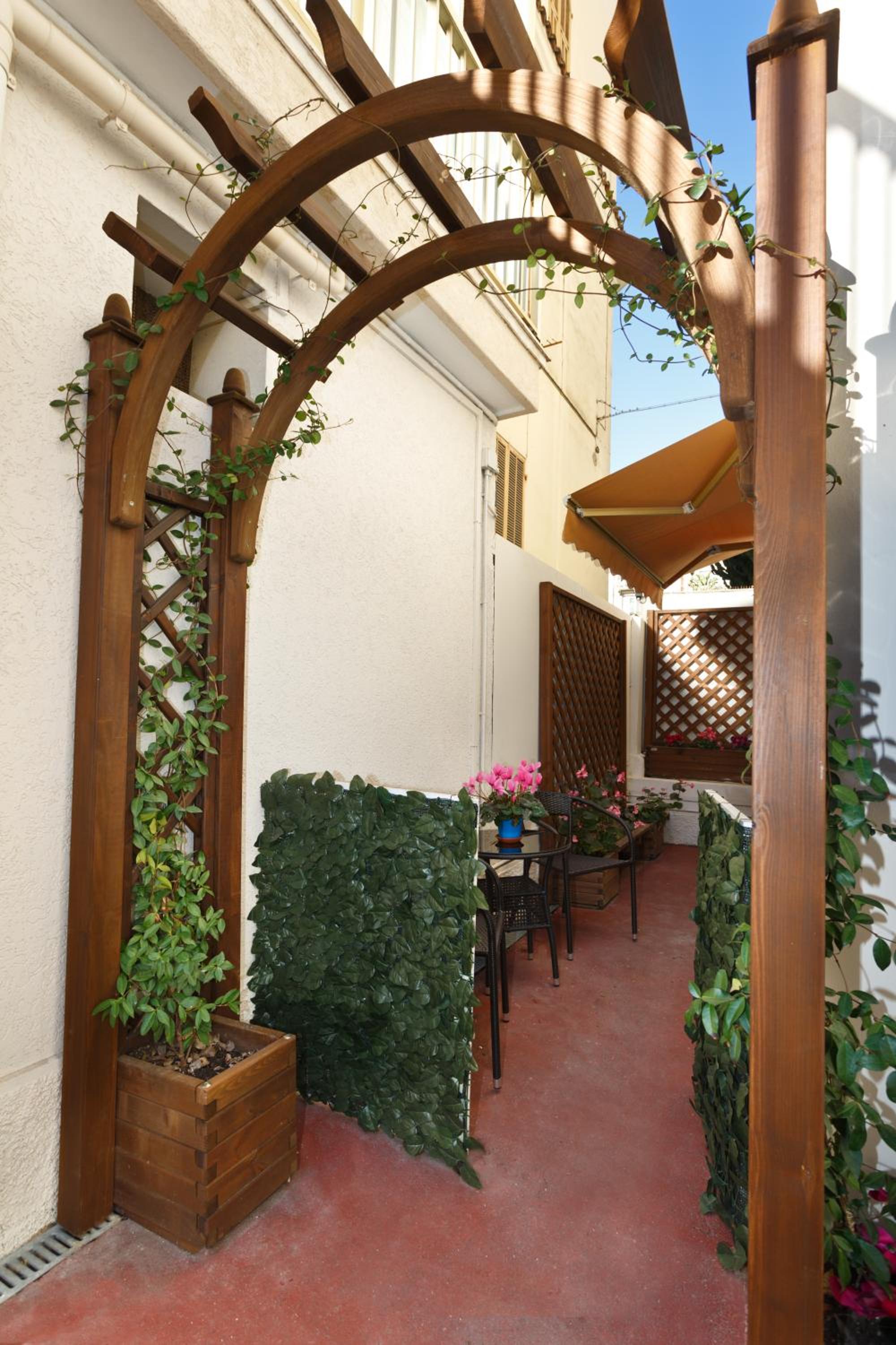 One-Bedroom Apartment - Ground Floor - Photo 10