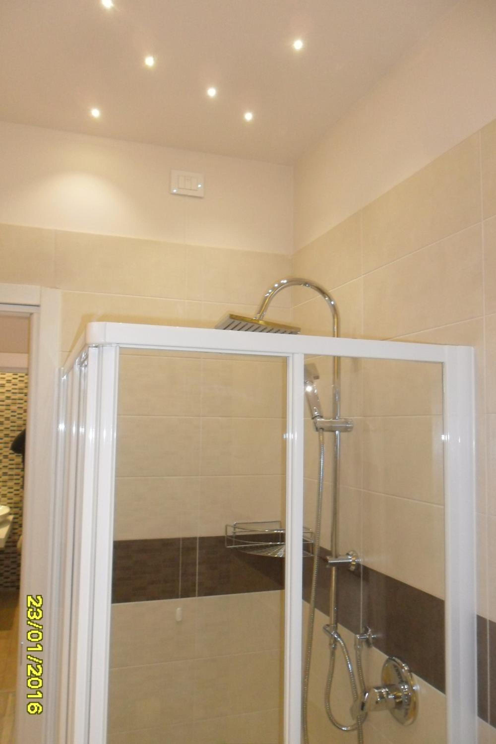 Double Room - Photo 11
