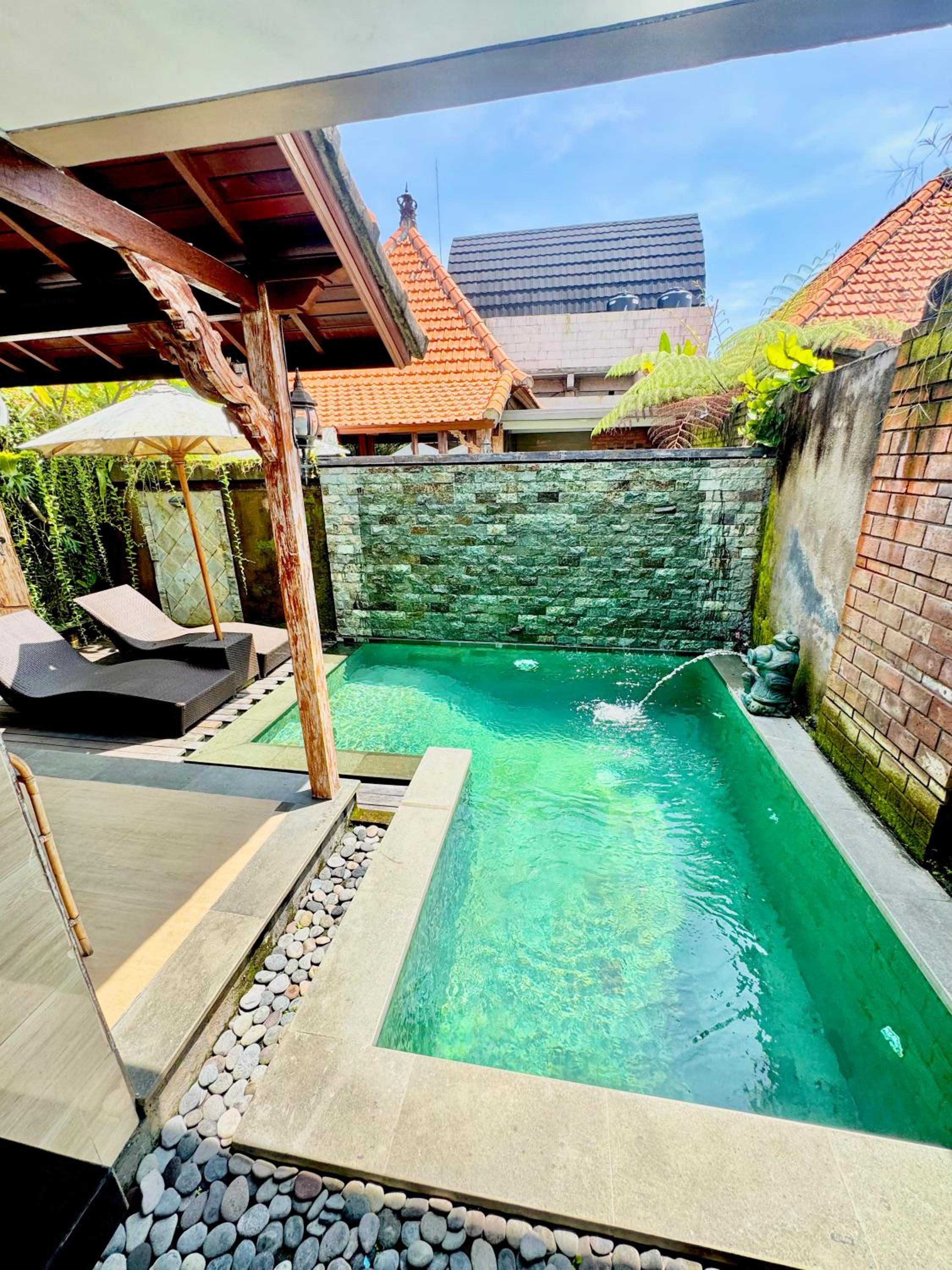 Suite with Pool View