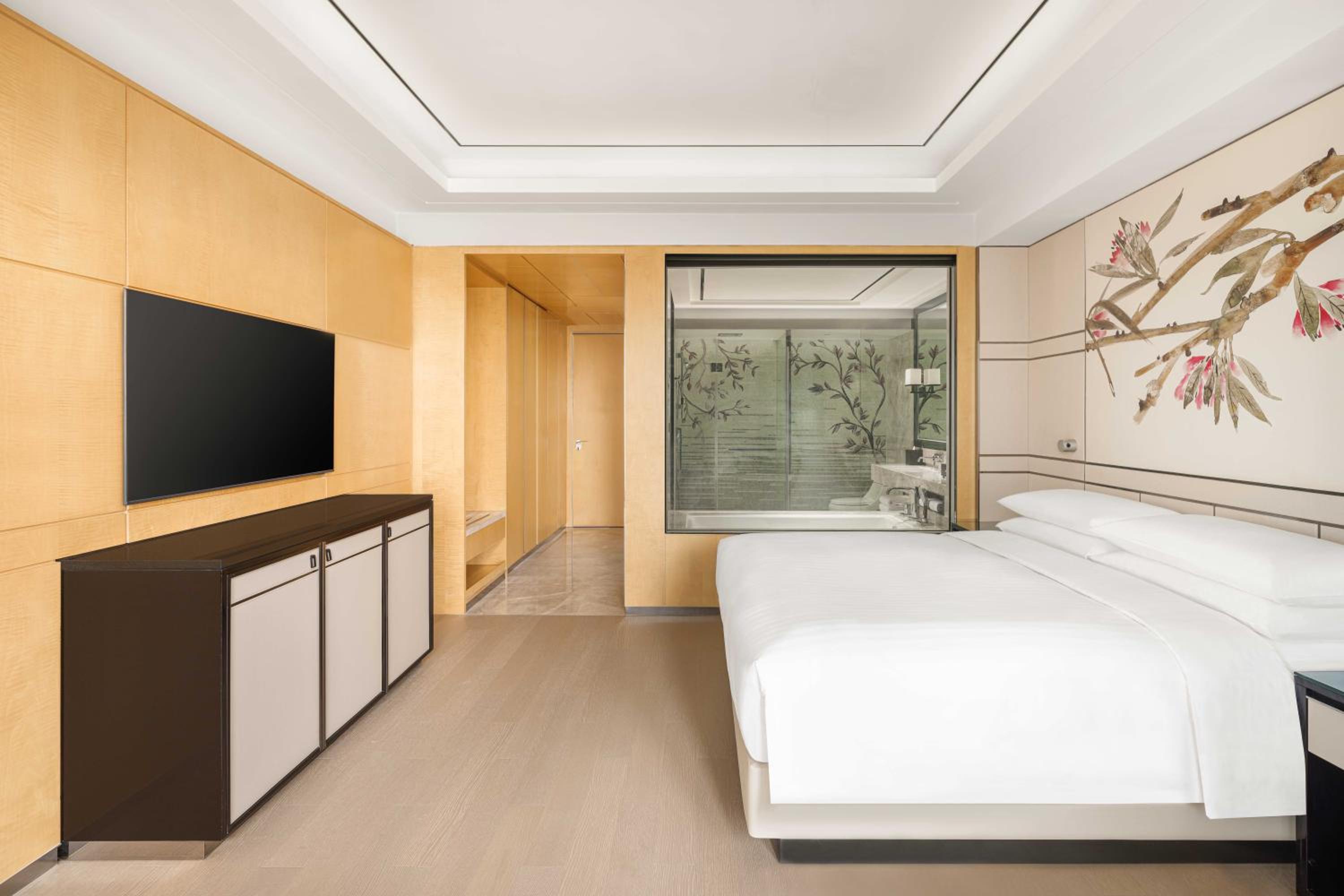 King Room with Park View - Executive Lounge Access photo 2
