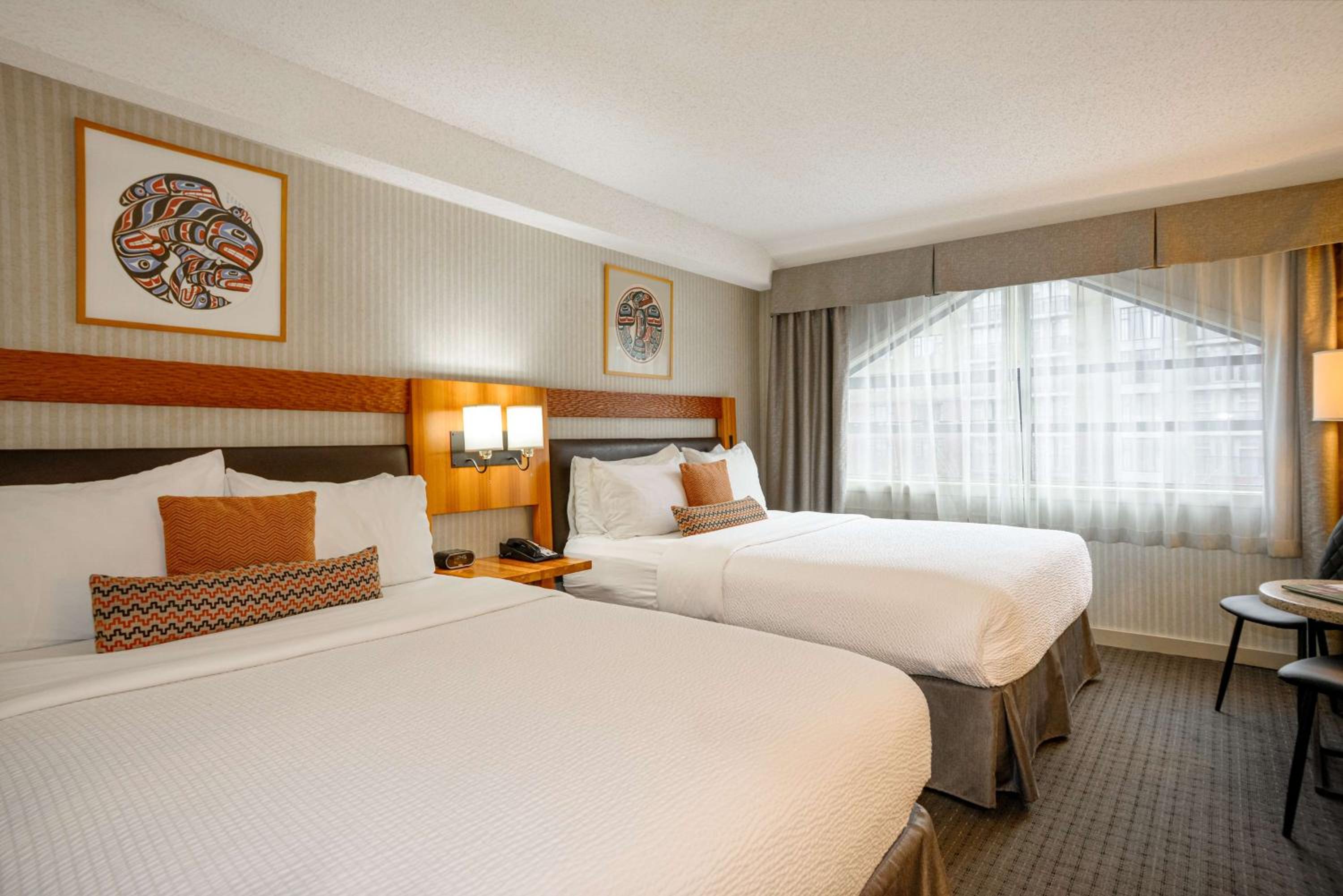 Coast Premium, Two Queens - Photo 1