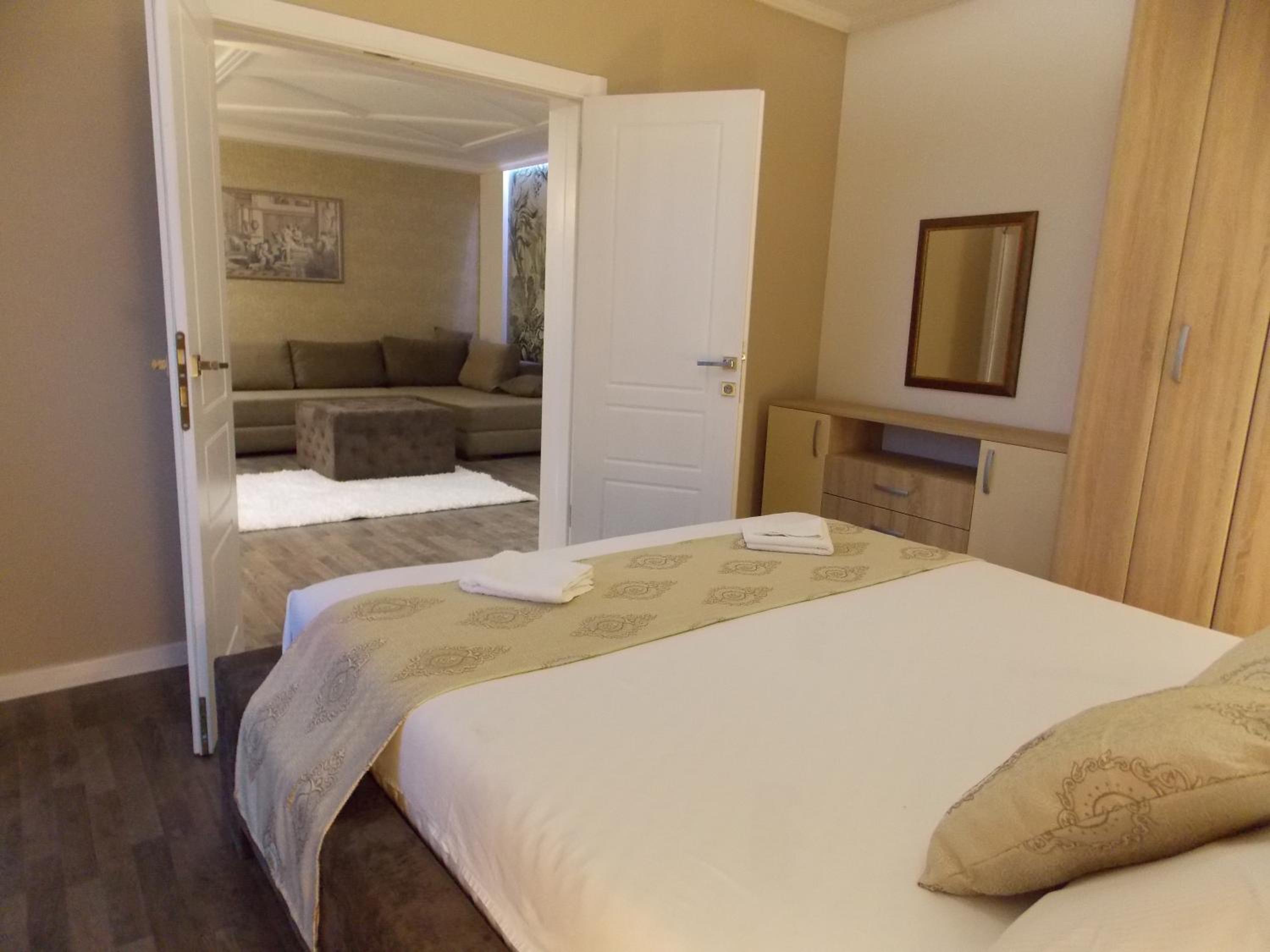 Superior One-Bedroom Apartment