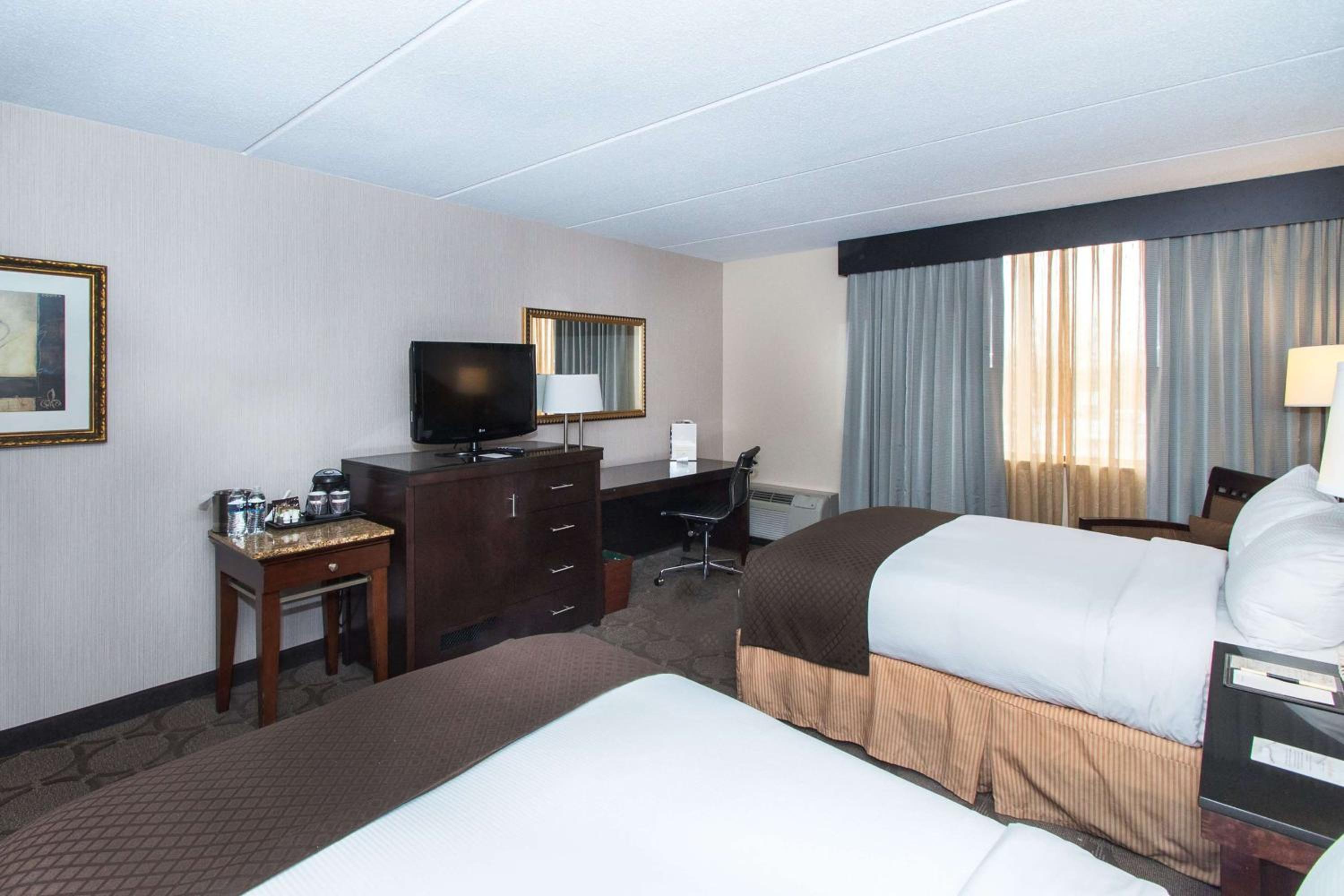 Double Room with Two Double Beds - Non-Smoking - Photo 4