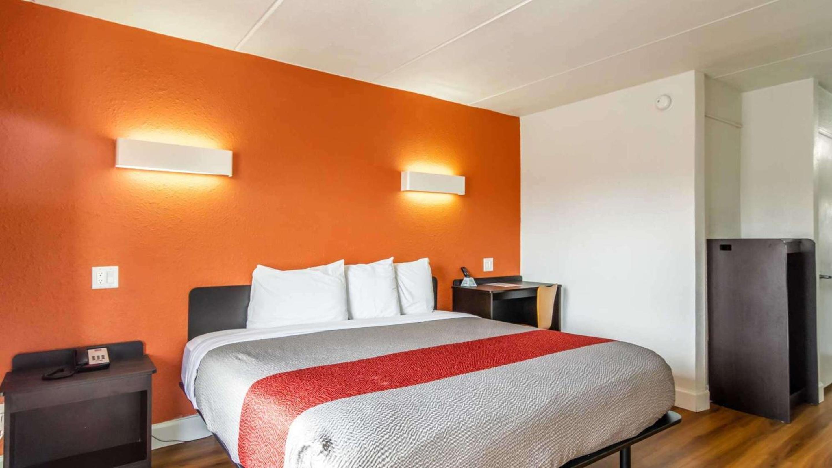 King Room - Disability Access - Non-Smoking