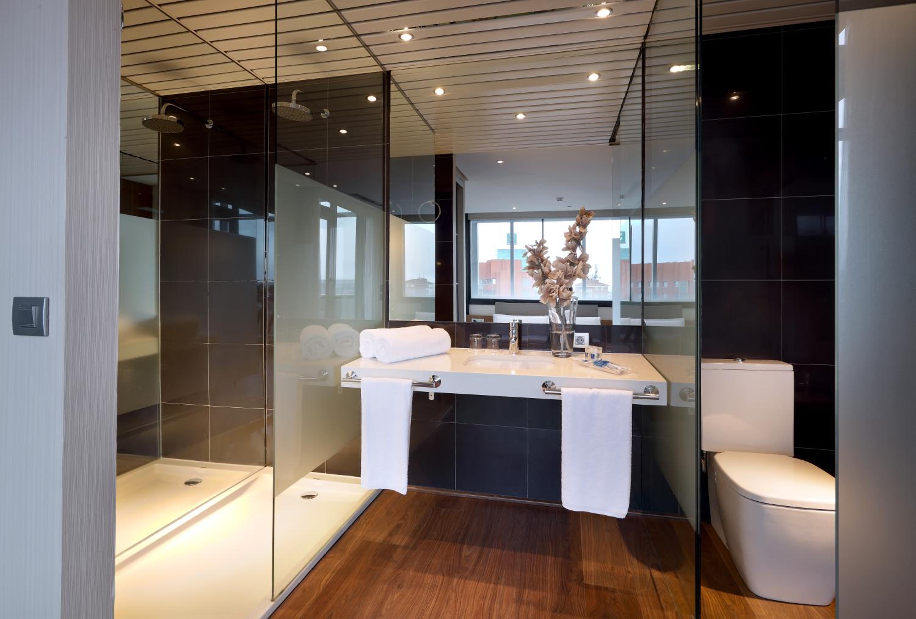 Executive Twin Room thumbnail 5